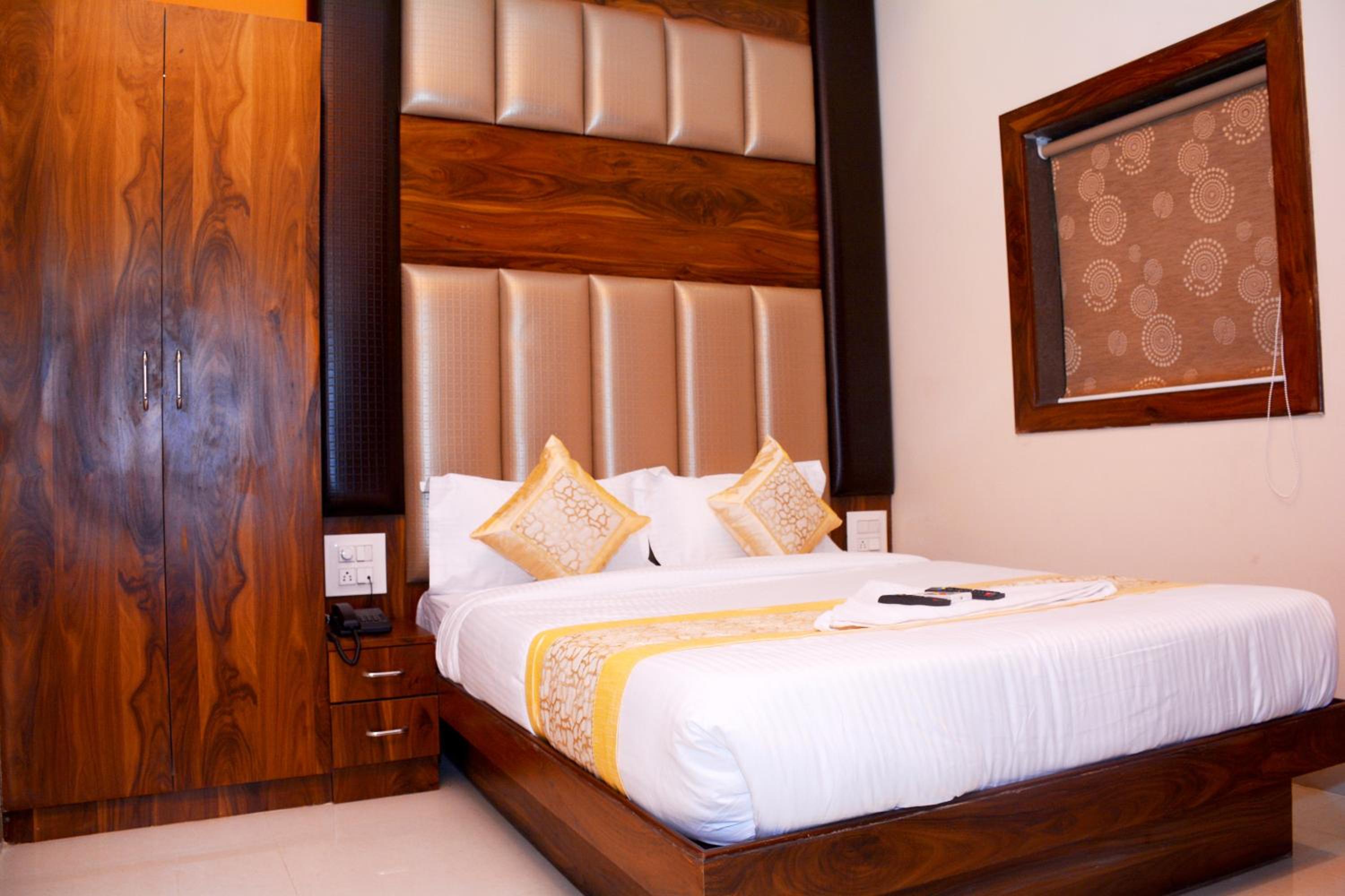 Deluxe Double Room - Photo 15