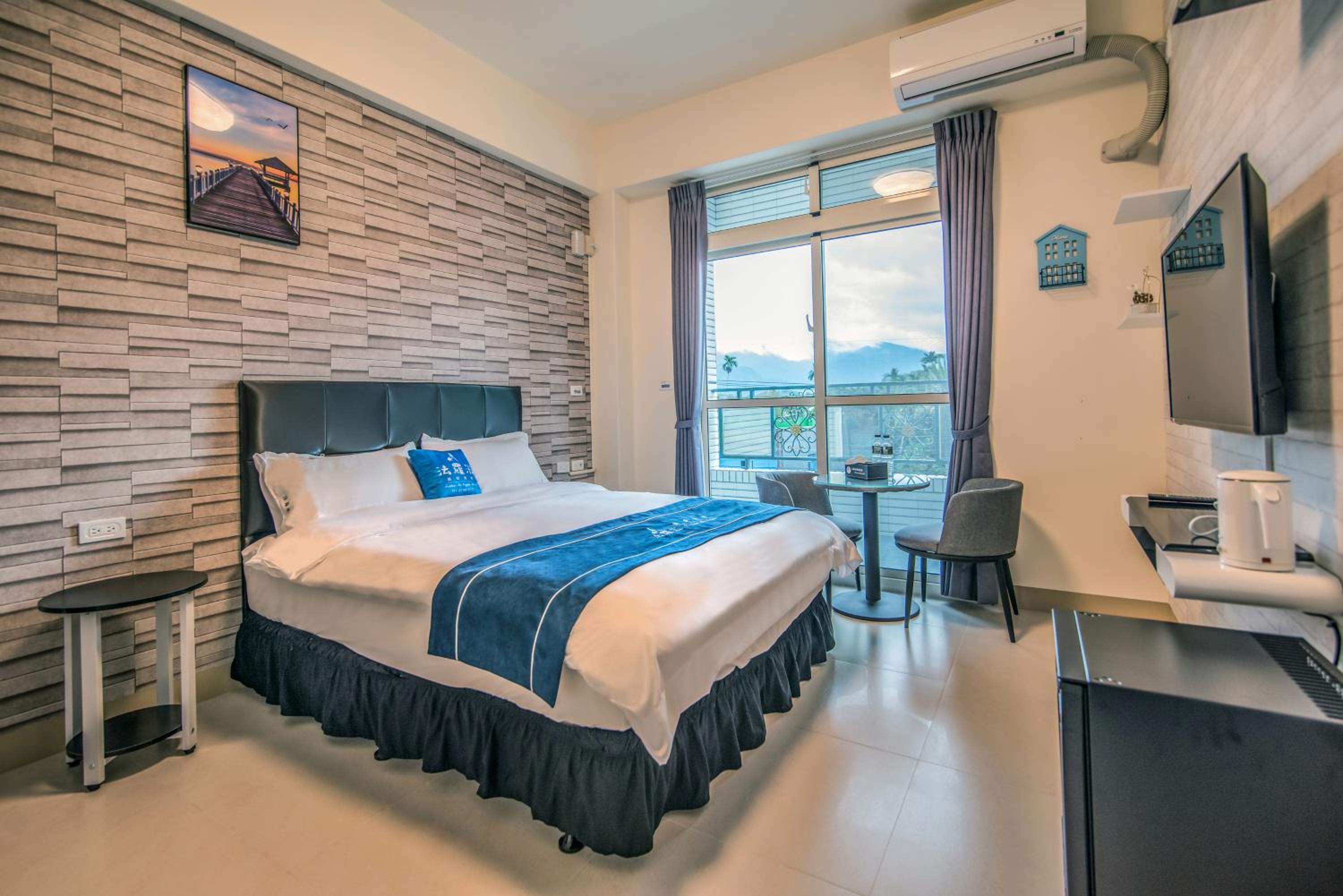 Deluxe Double Room with Balcony photo 2