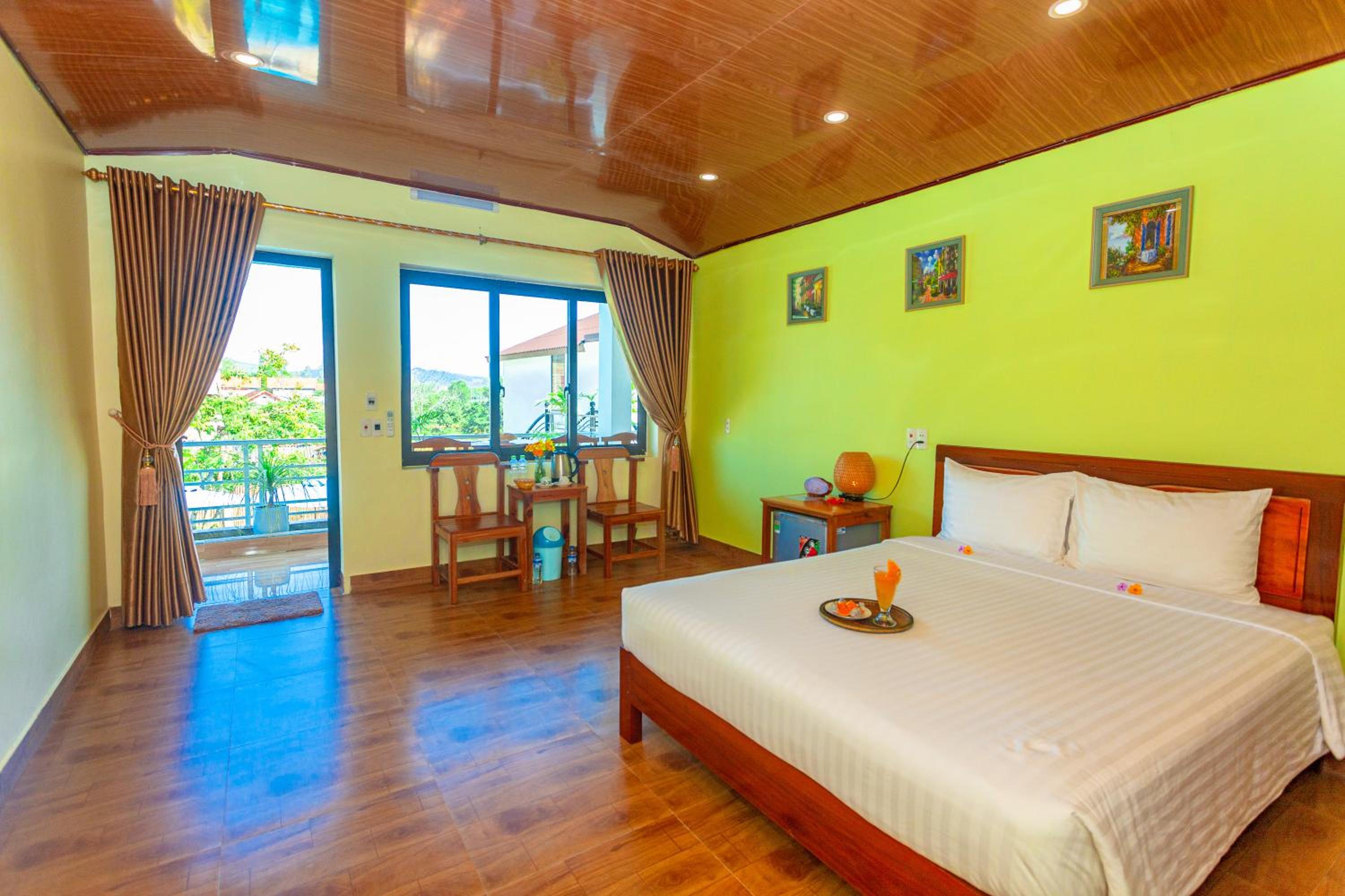 King Room with Mountain View