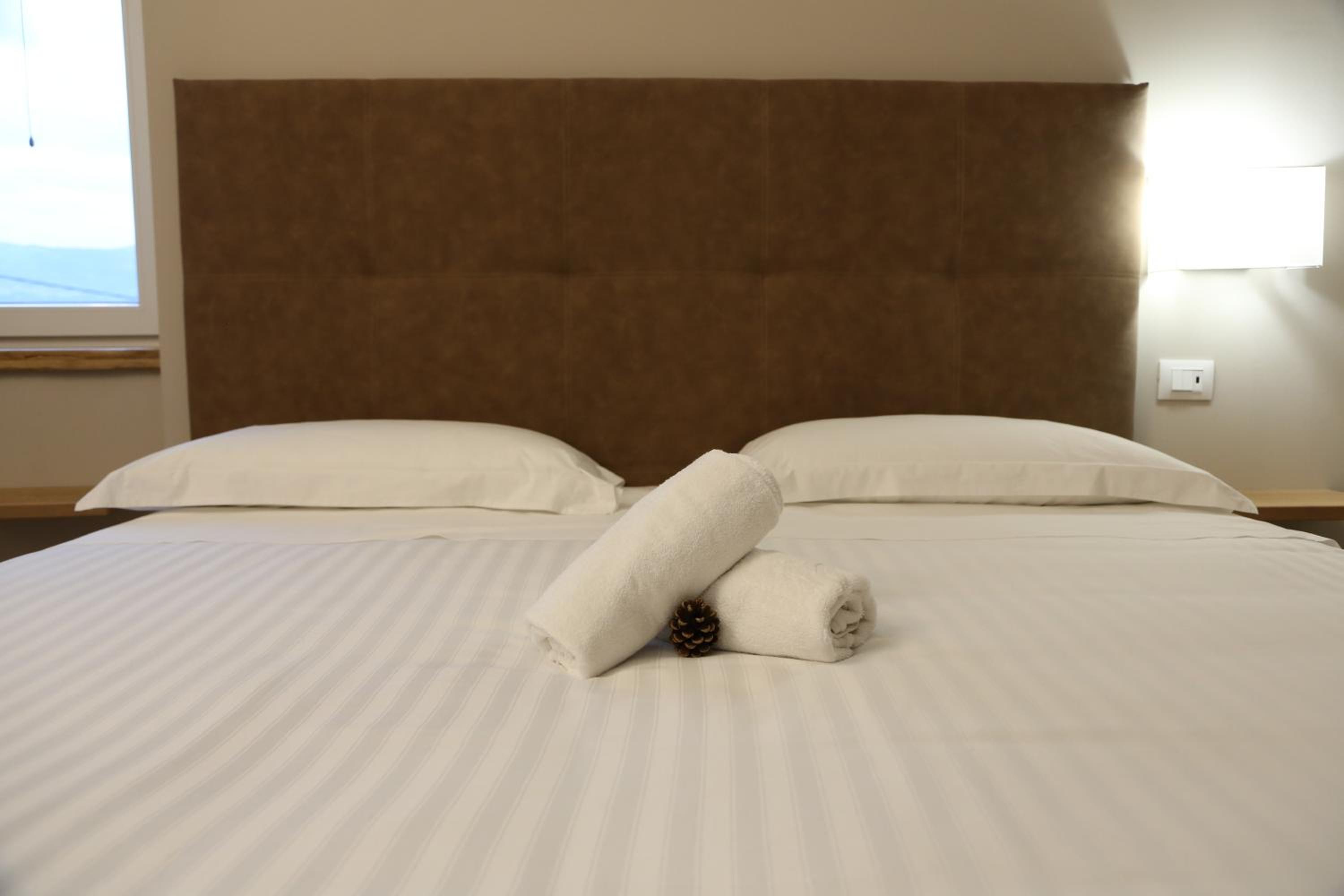Deluxe Double Room with Balcony photo 2