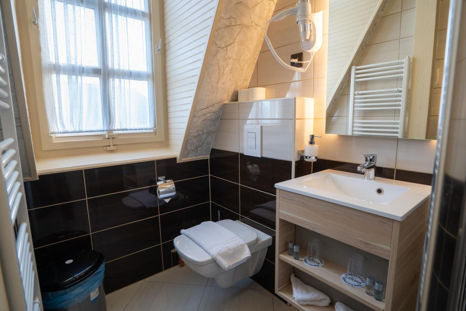 Double Room - Photo 7