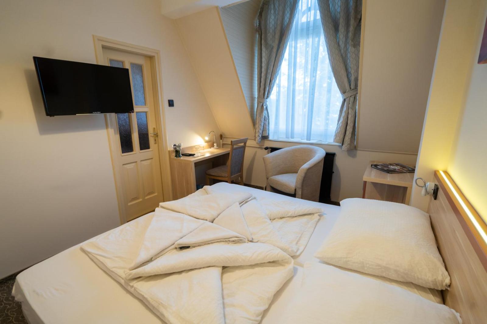 Double Room - Photo 2