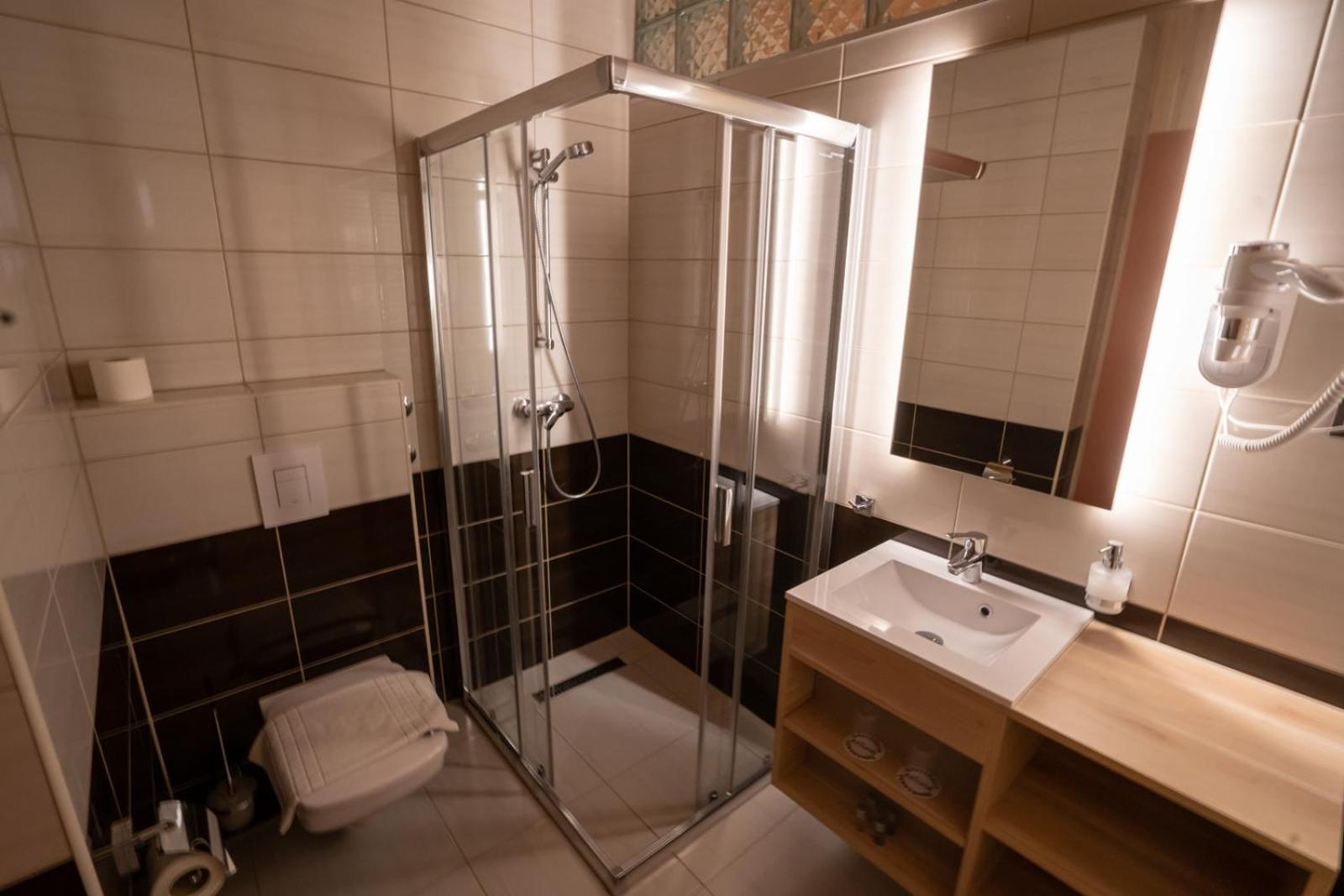 Double Room - Photo 5