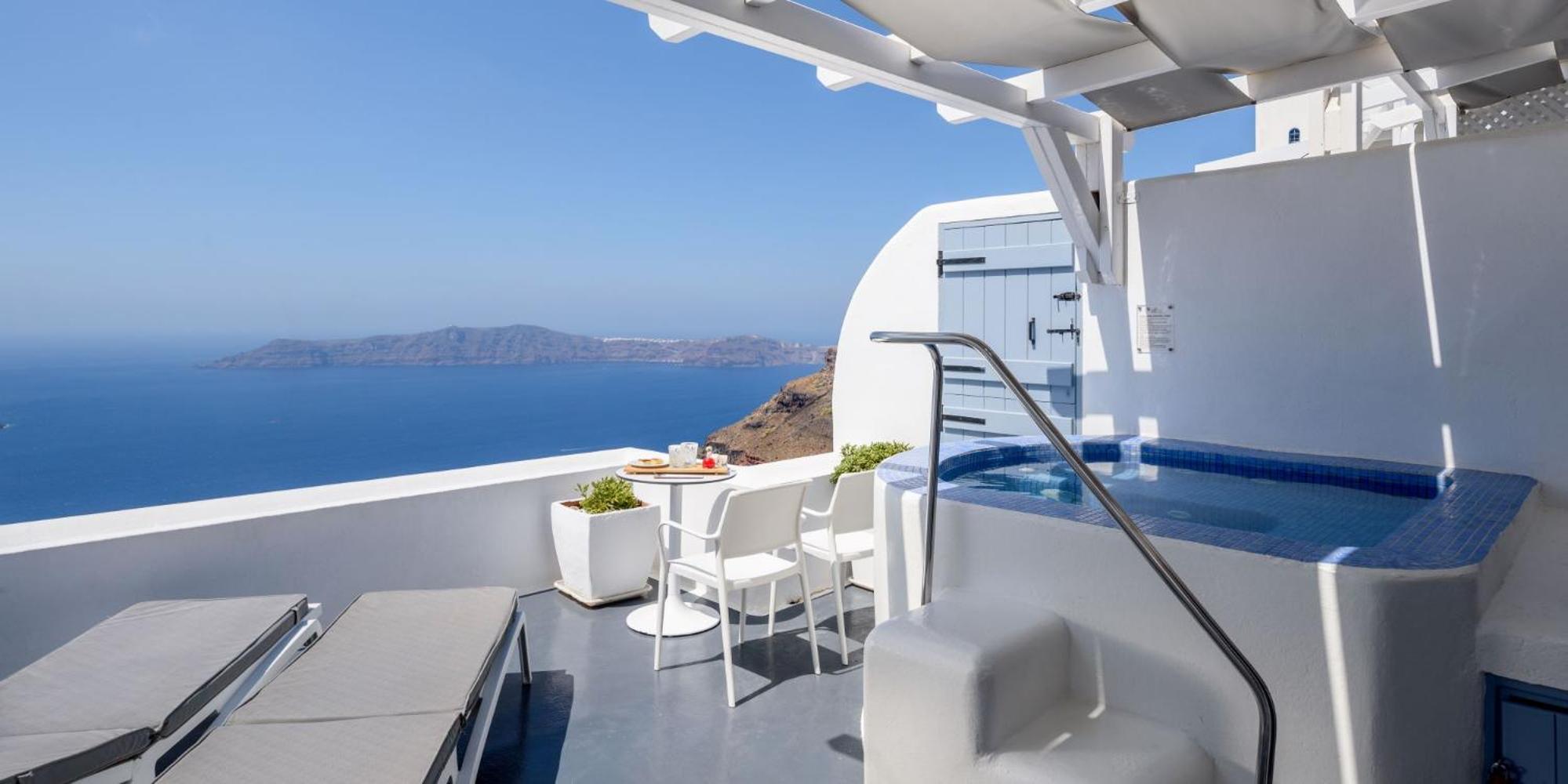 Honeymoon Suite with Hot Tub - Photo 10