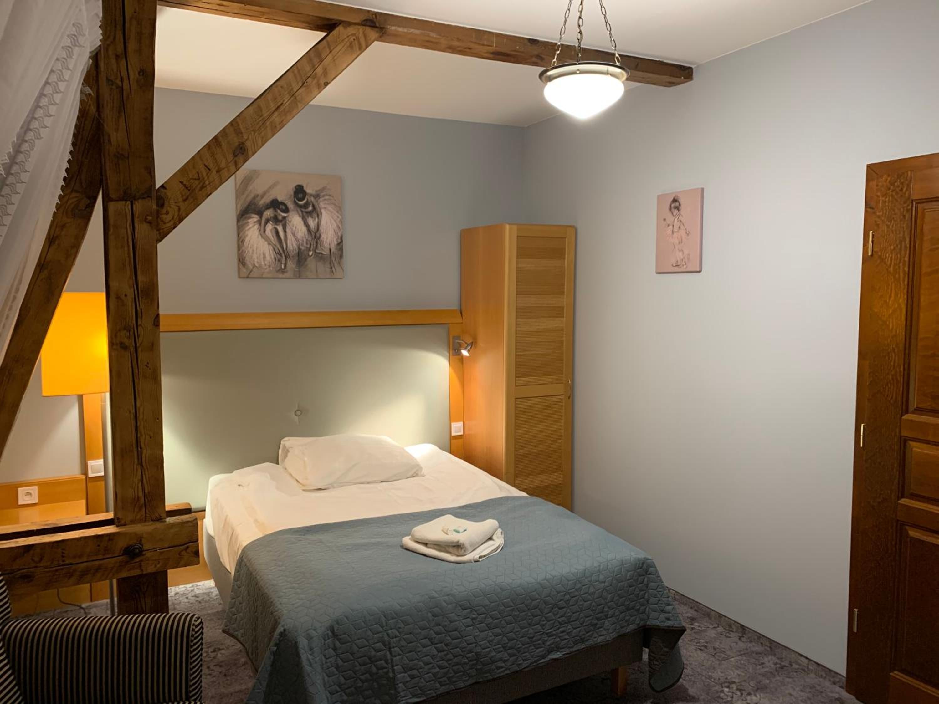 Standard King Room photo 1