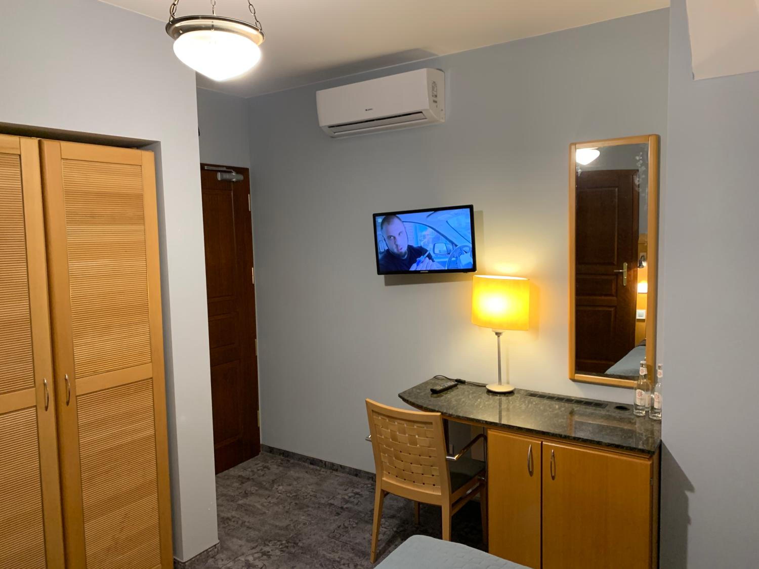 Single Room photo 3