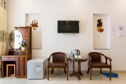 Family Room with Balcony photo 3