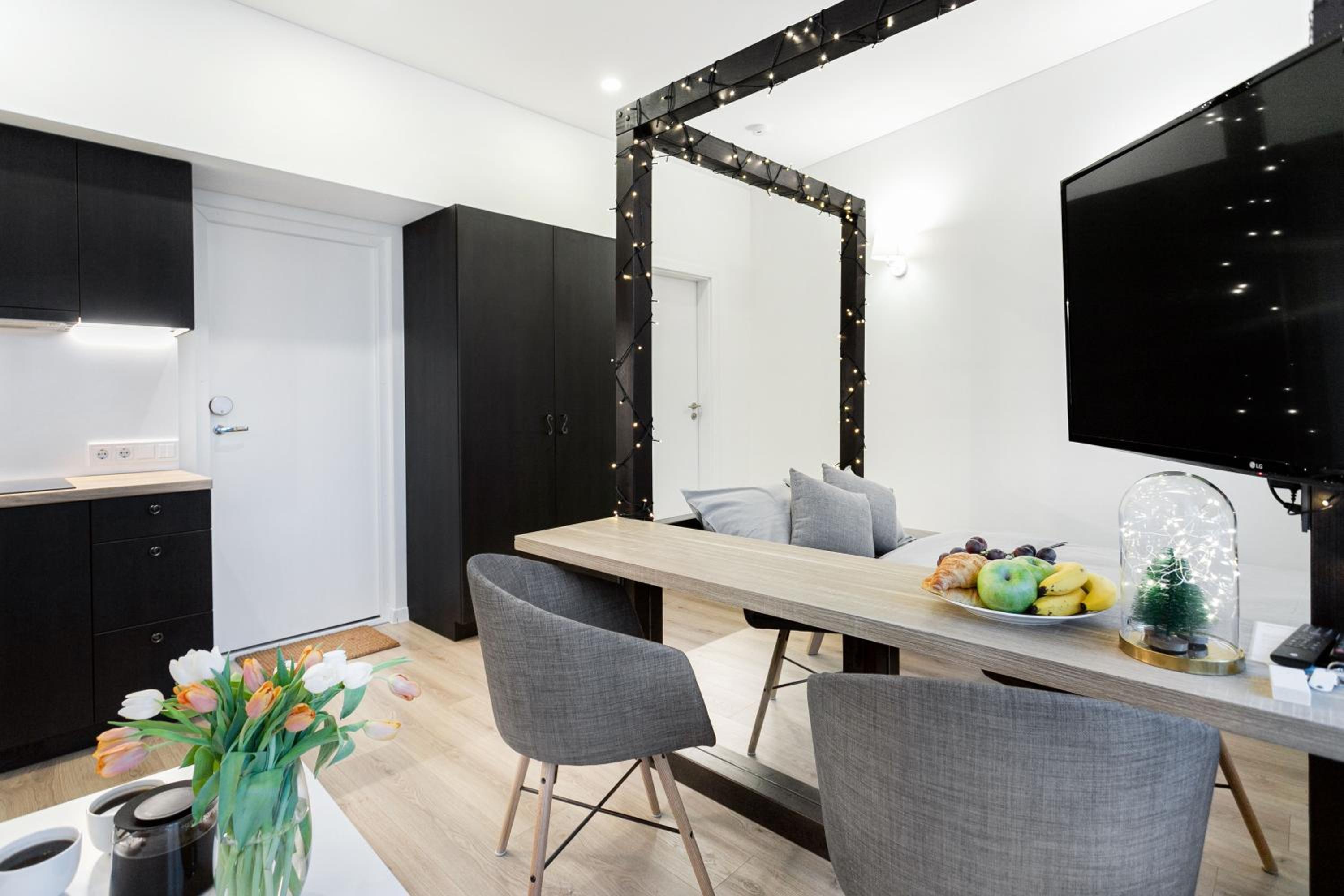 Studio Apartment - Photo 17