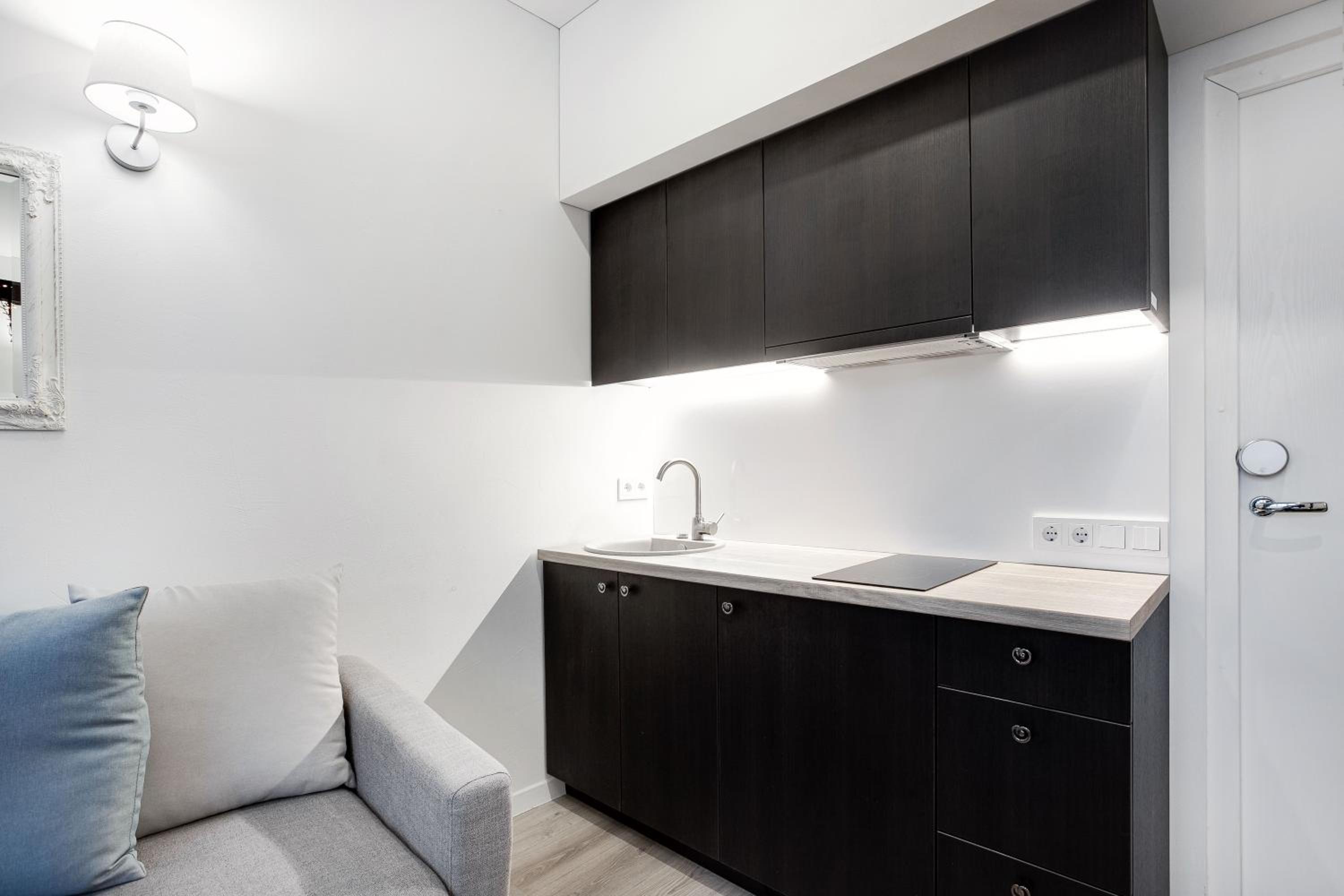 Studio Apartment - Photo 21