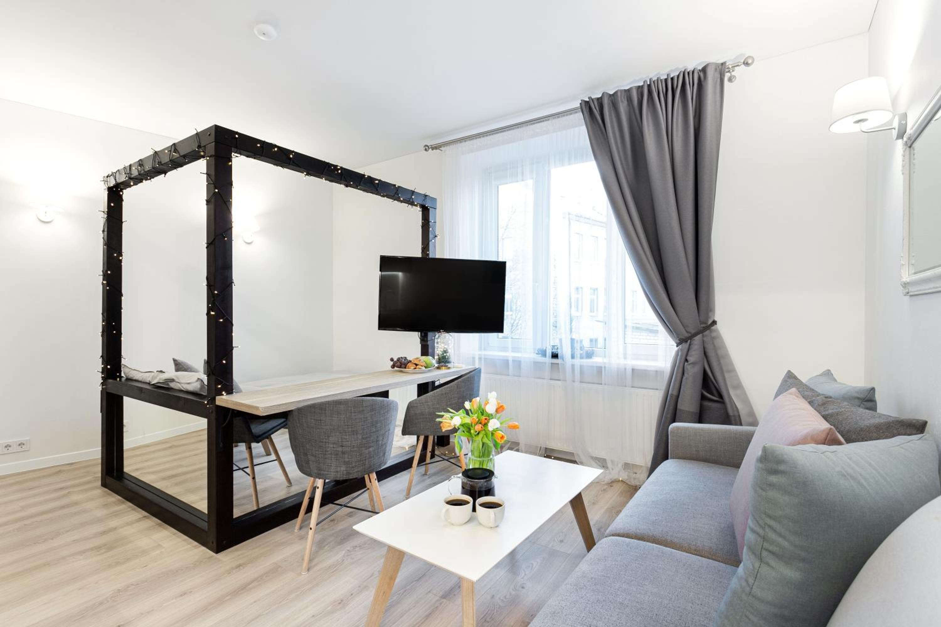 Studio Apartment - Photo 1