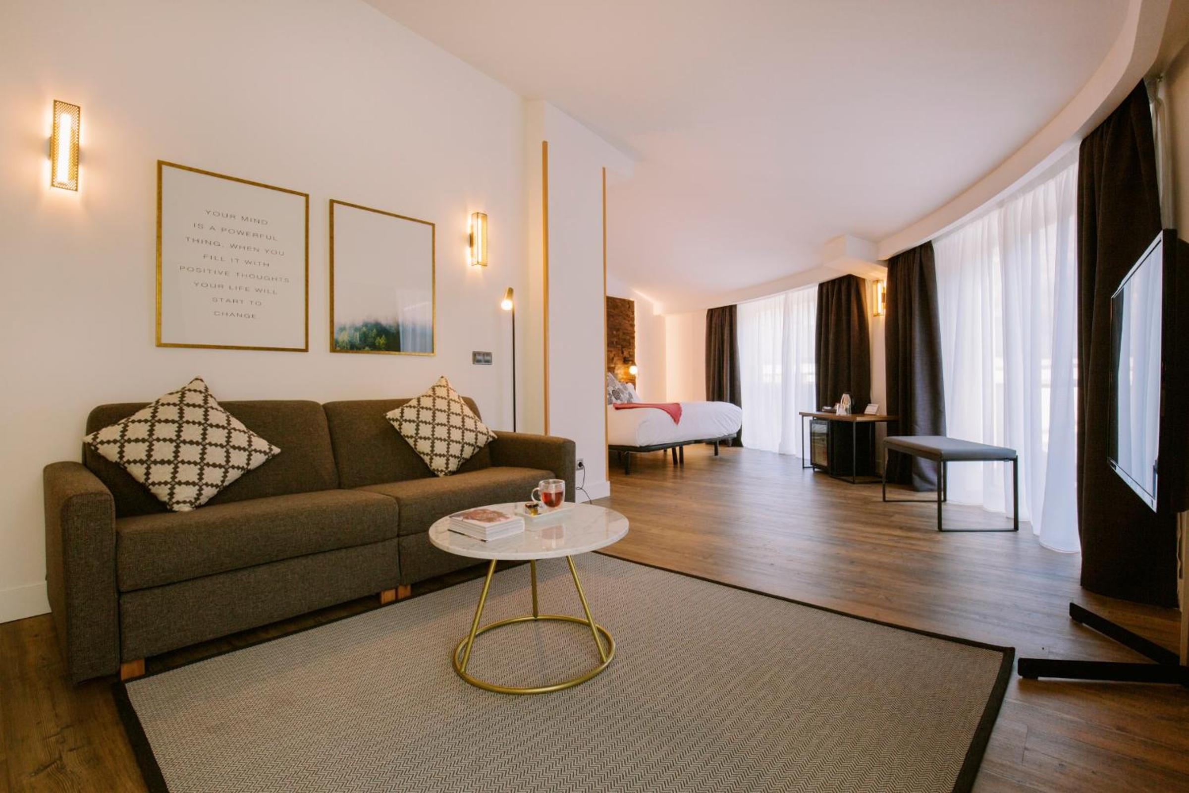 Junior Suite with City View photo 2