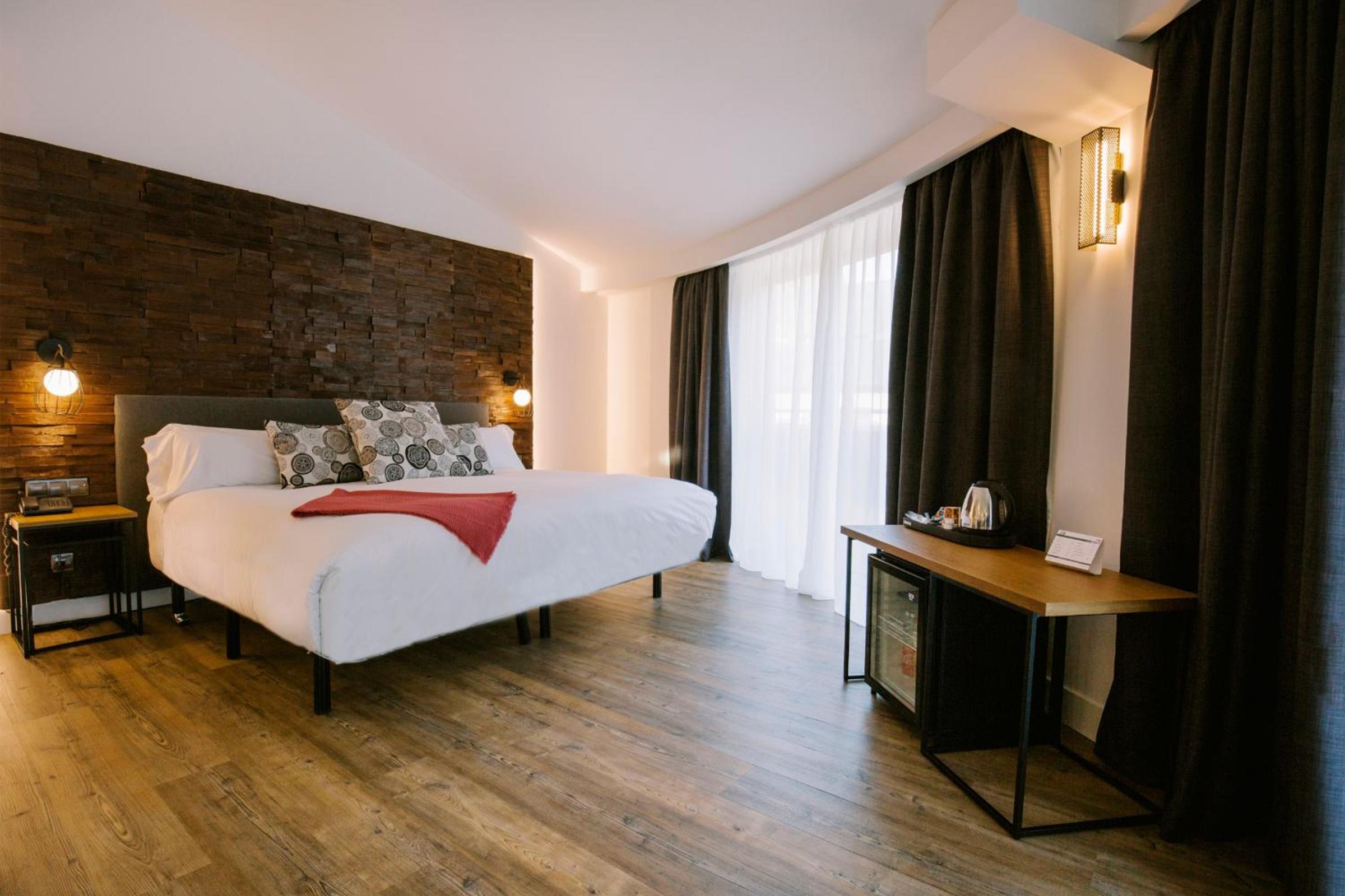 Junior Suite with City View photo 3