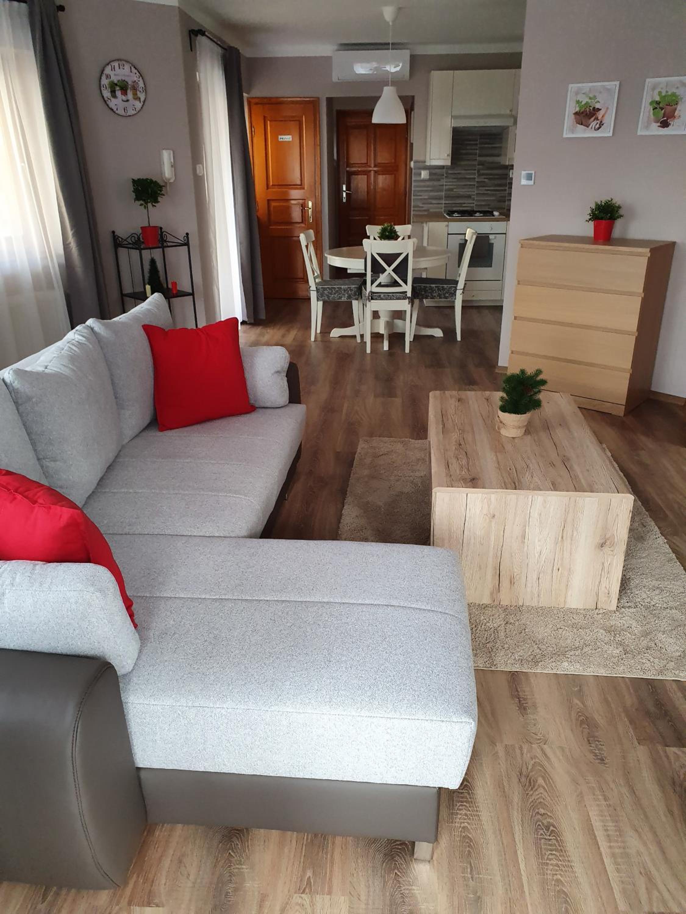 One-Bedroom Apartment - Photo 37
