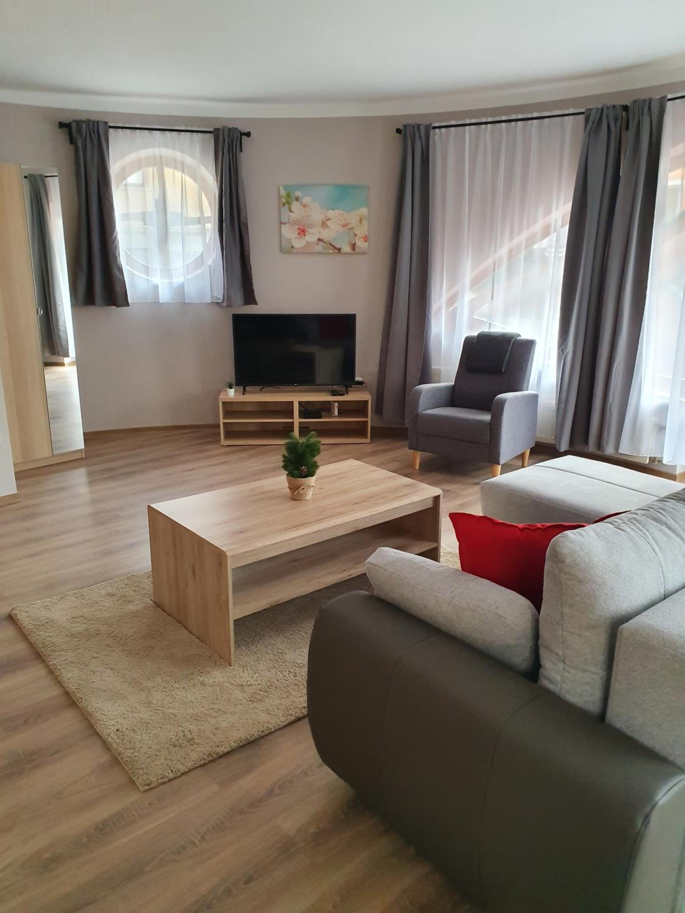 One-Bedroom Apartment - Photo 35