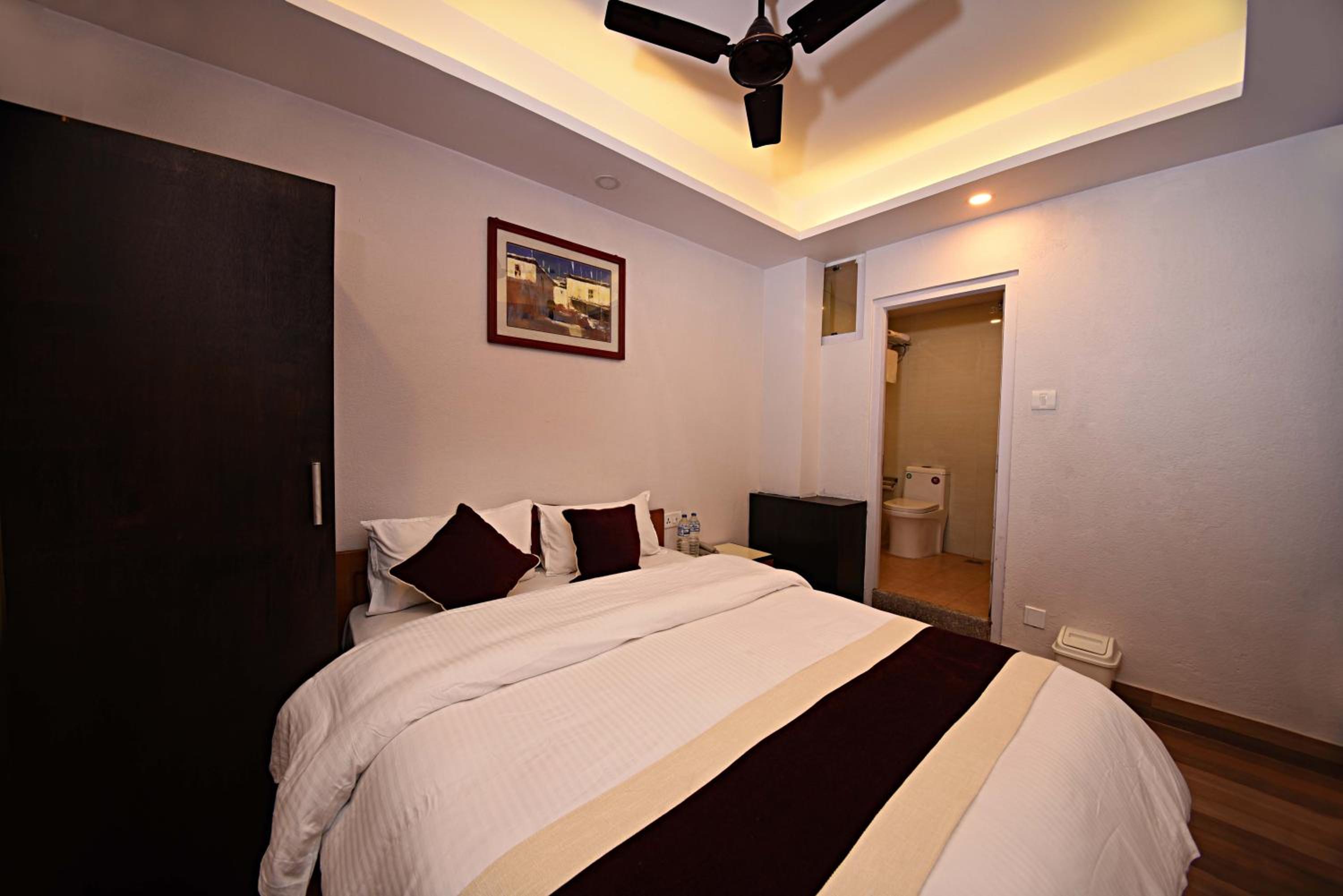 Standard Double Room with Fan photo 3