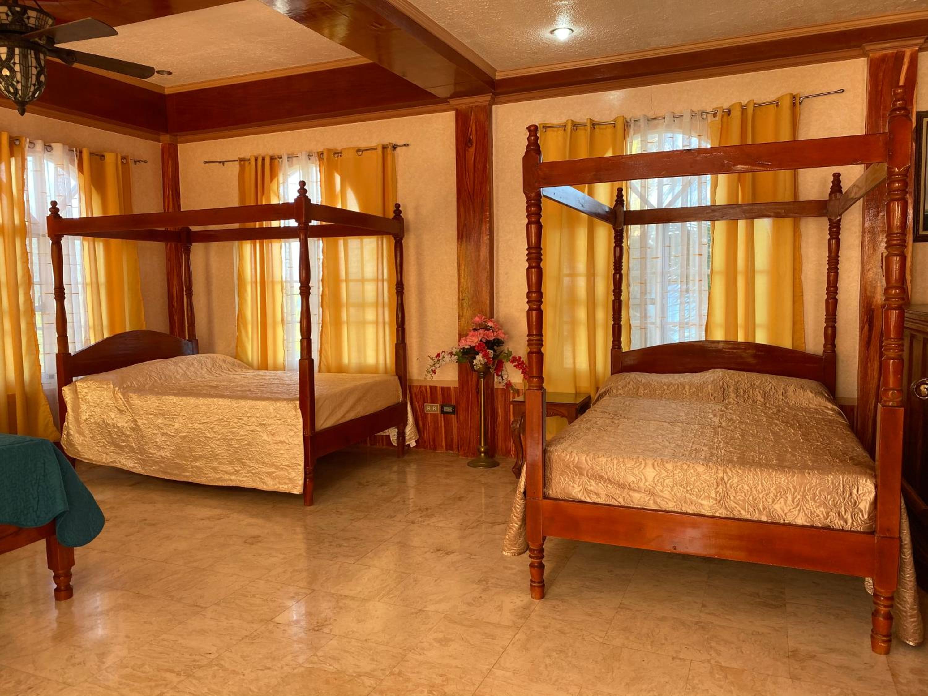 Deluxe Family Suite photo 3