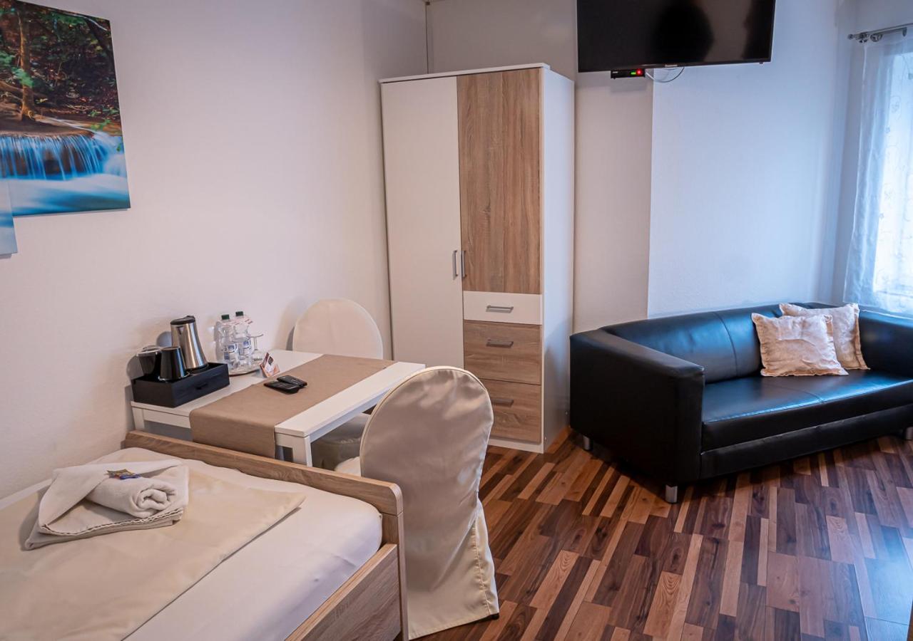Twin Room - Photo 23
