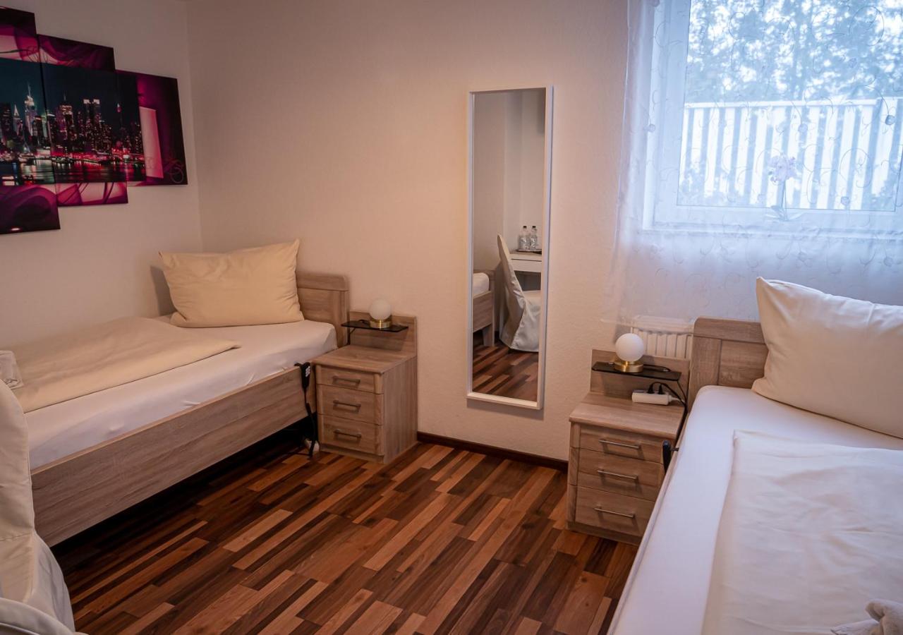 Twin Room - Photo 3