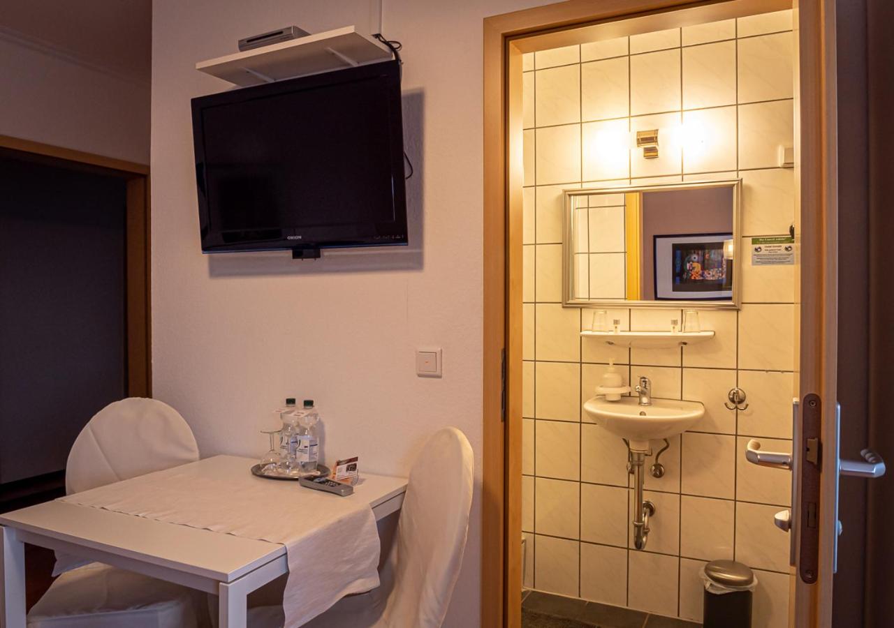 Twin Room - Photo 5