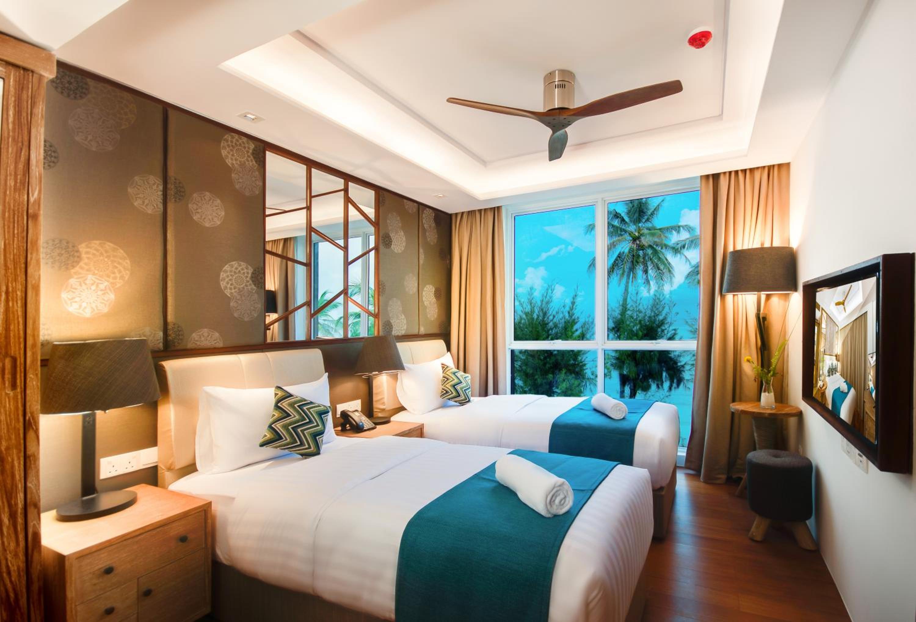 Deluxe Double Room with Sea View - Photo 5