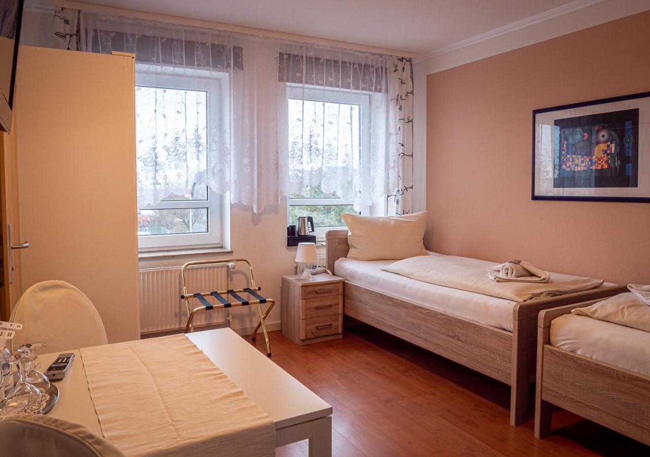 Twin Room - Photo 10