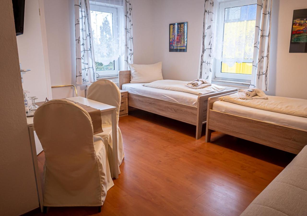Twin Room - Photo 11