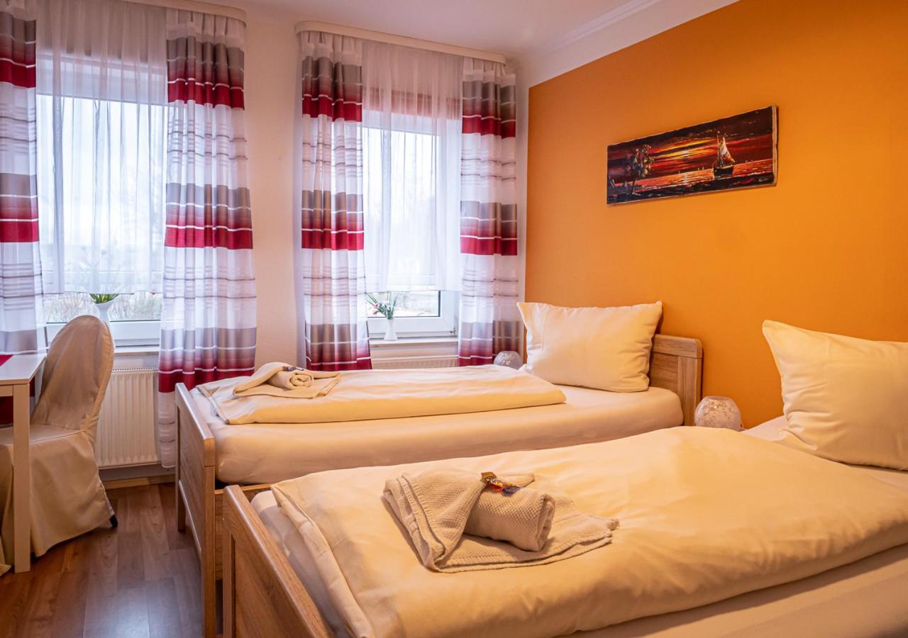 Twin Room - Photo 12