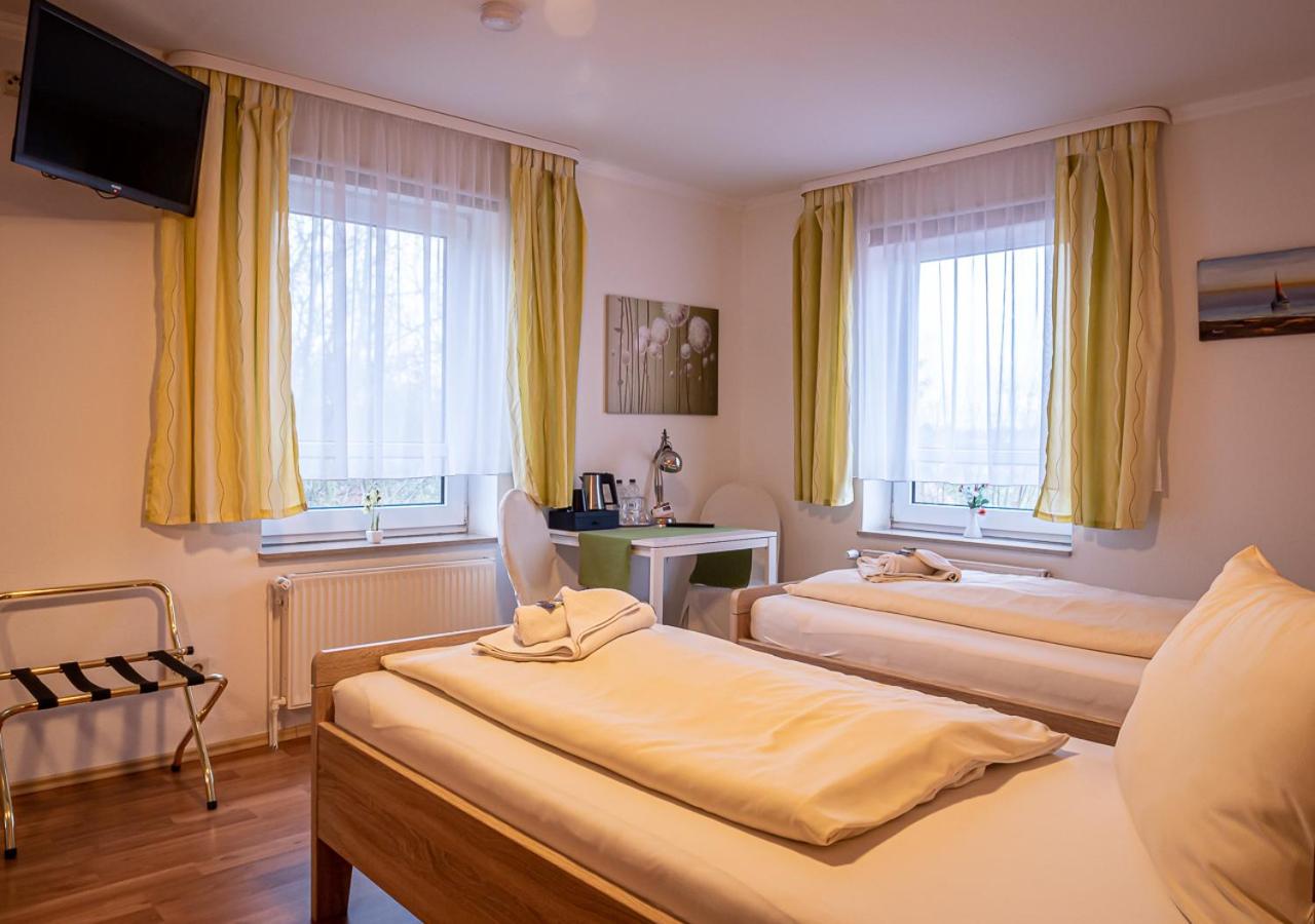 Twin Room - Photo 13