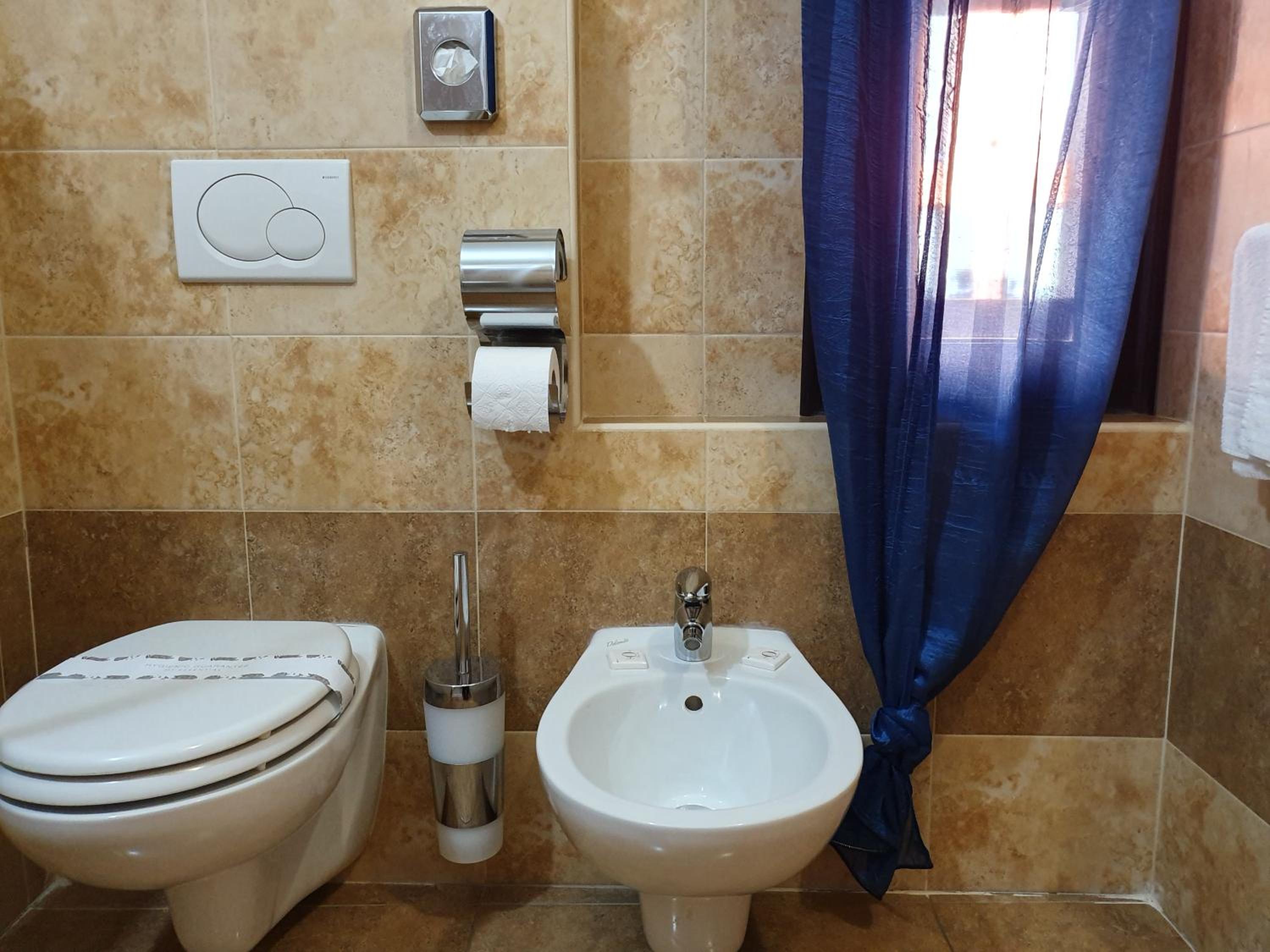 Standard Double Room - Photo 5