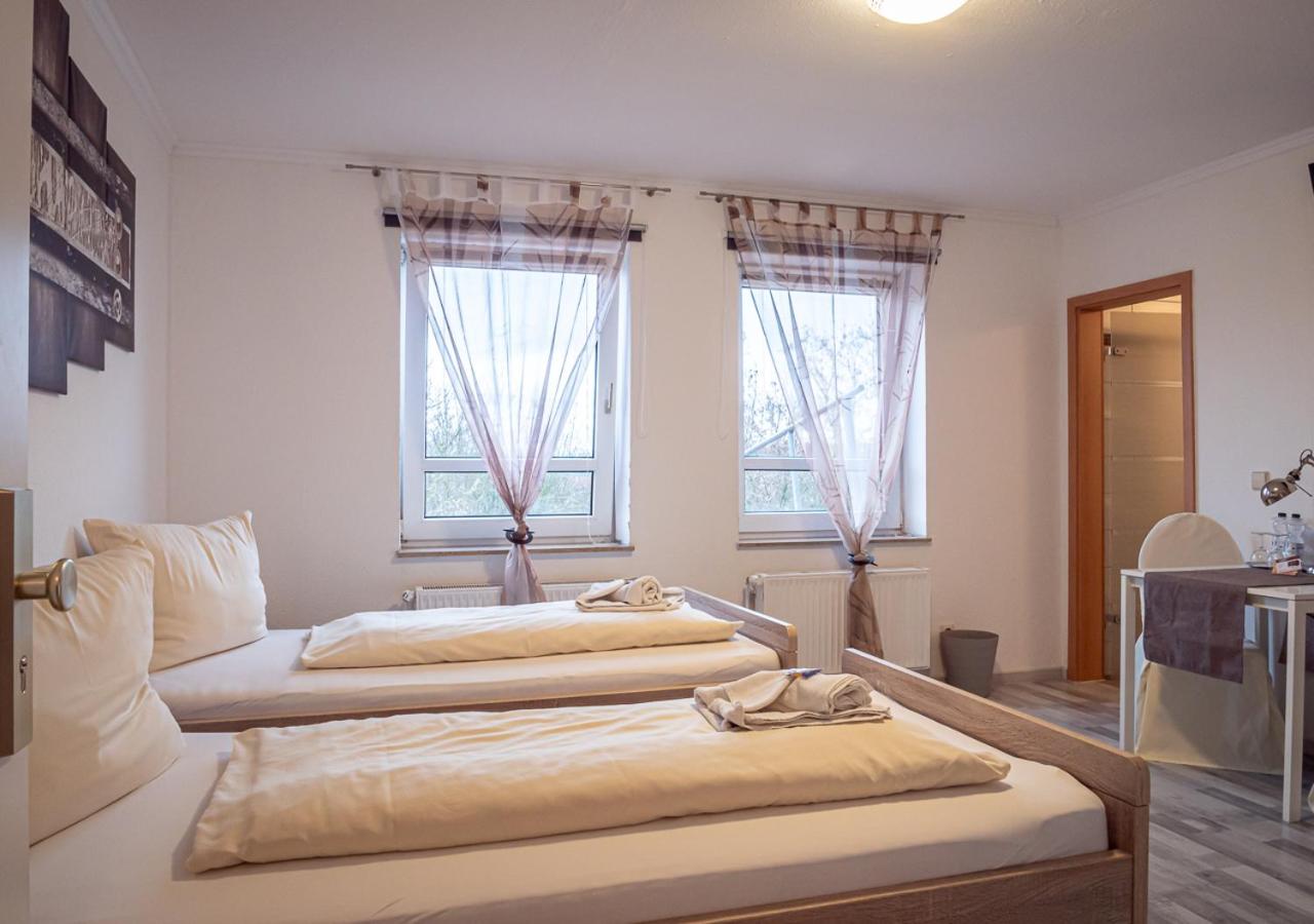 Twin Room - Photo 2