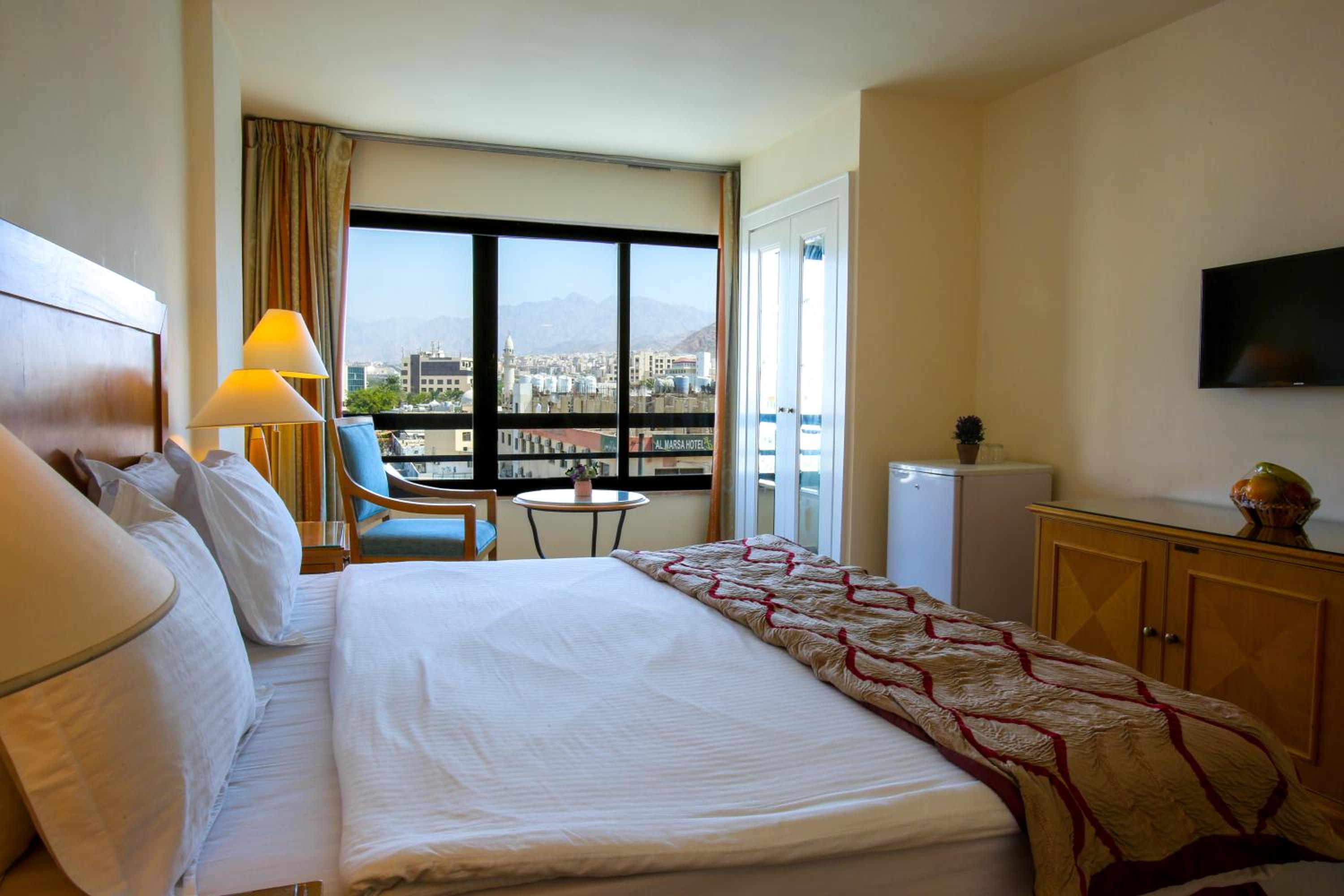 Standard King Room - Photo 7