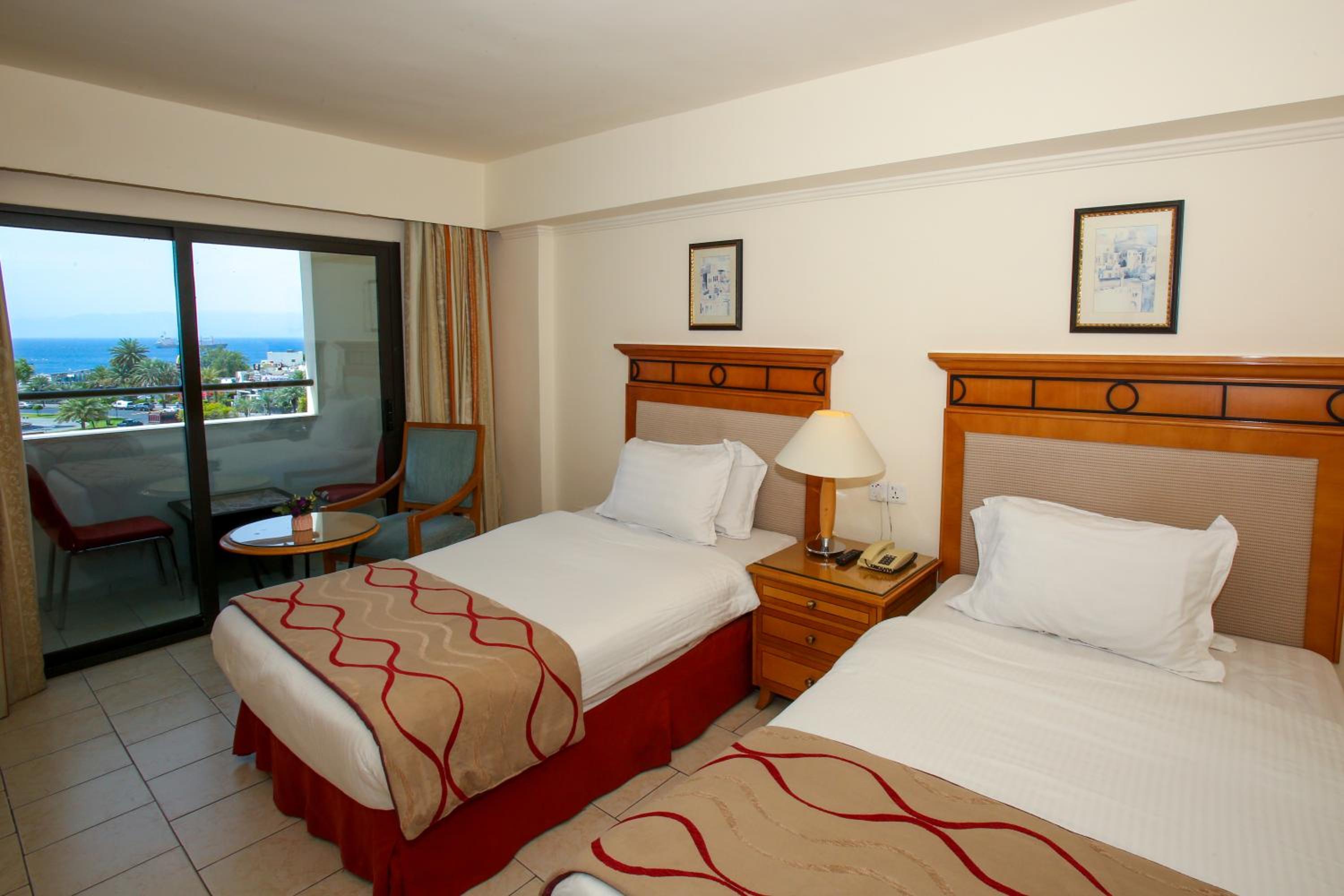 Standard Twin Room with Sea View - Photo 3