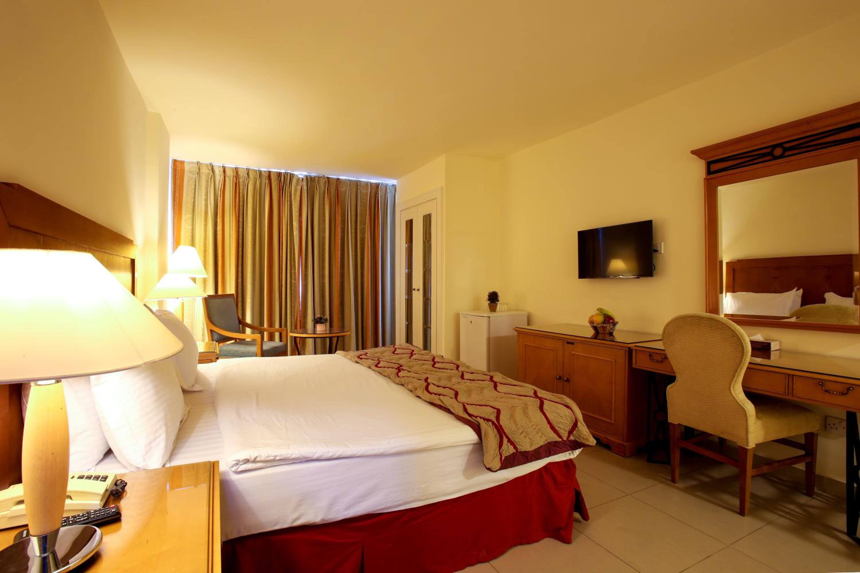 Standard King Room - Photo 5
