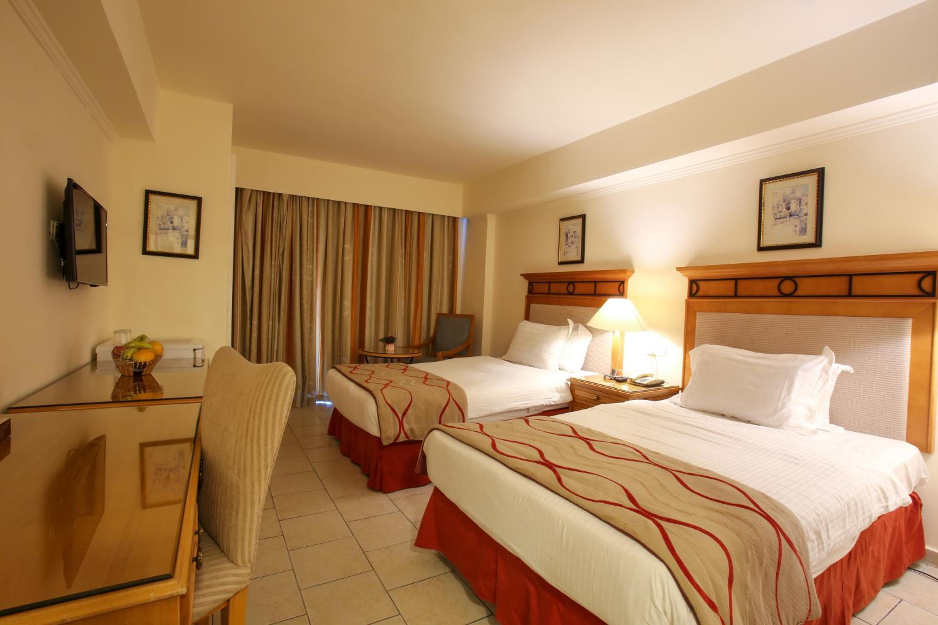 Standard Twin Room - Photo 5