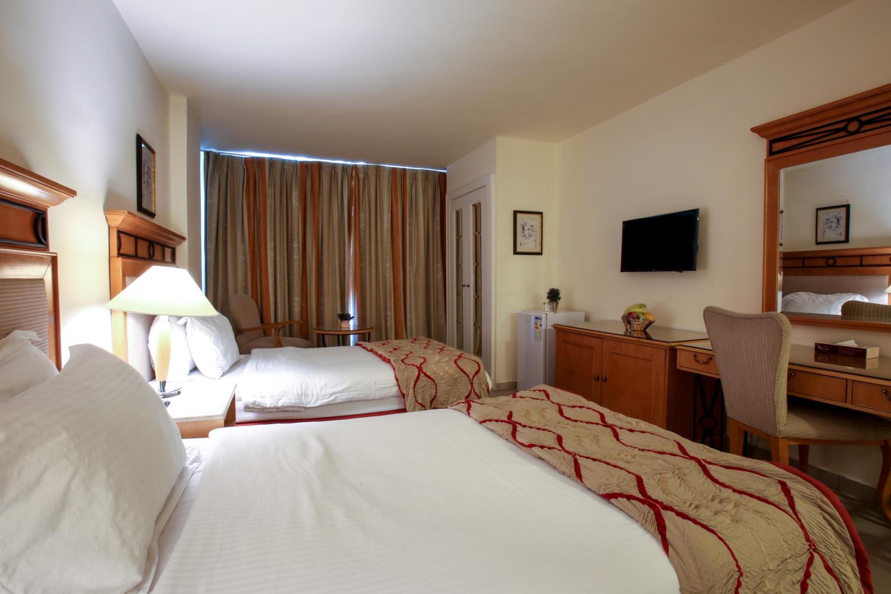 Standard Twin Room - Photo 4