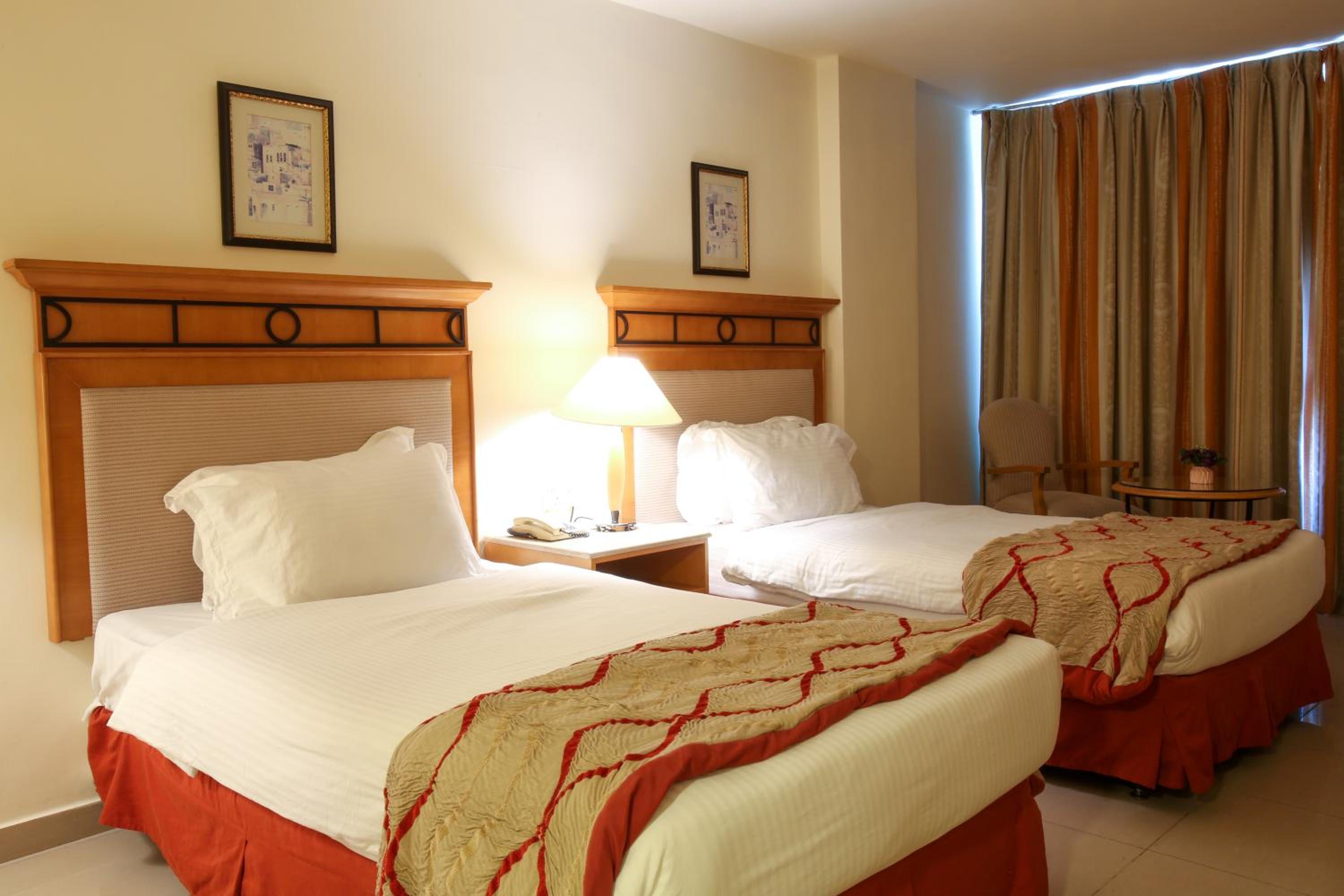 Standard Twin Room - Photo 2