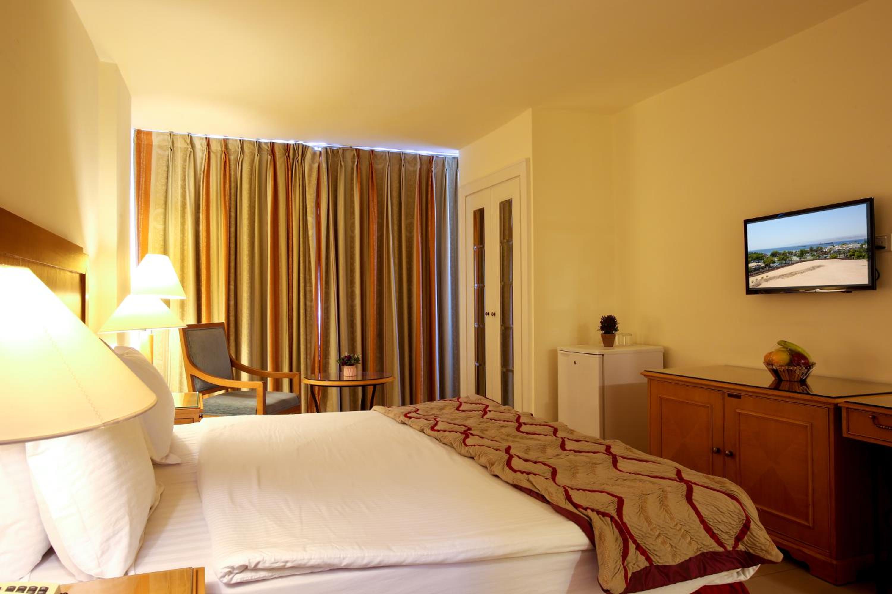 Double Room with Balcony and Sea View - Photo 3