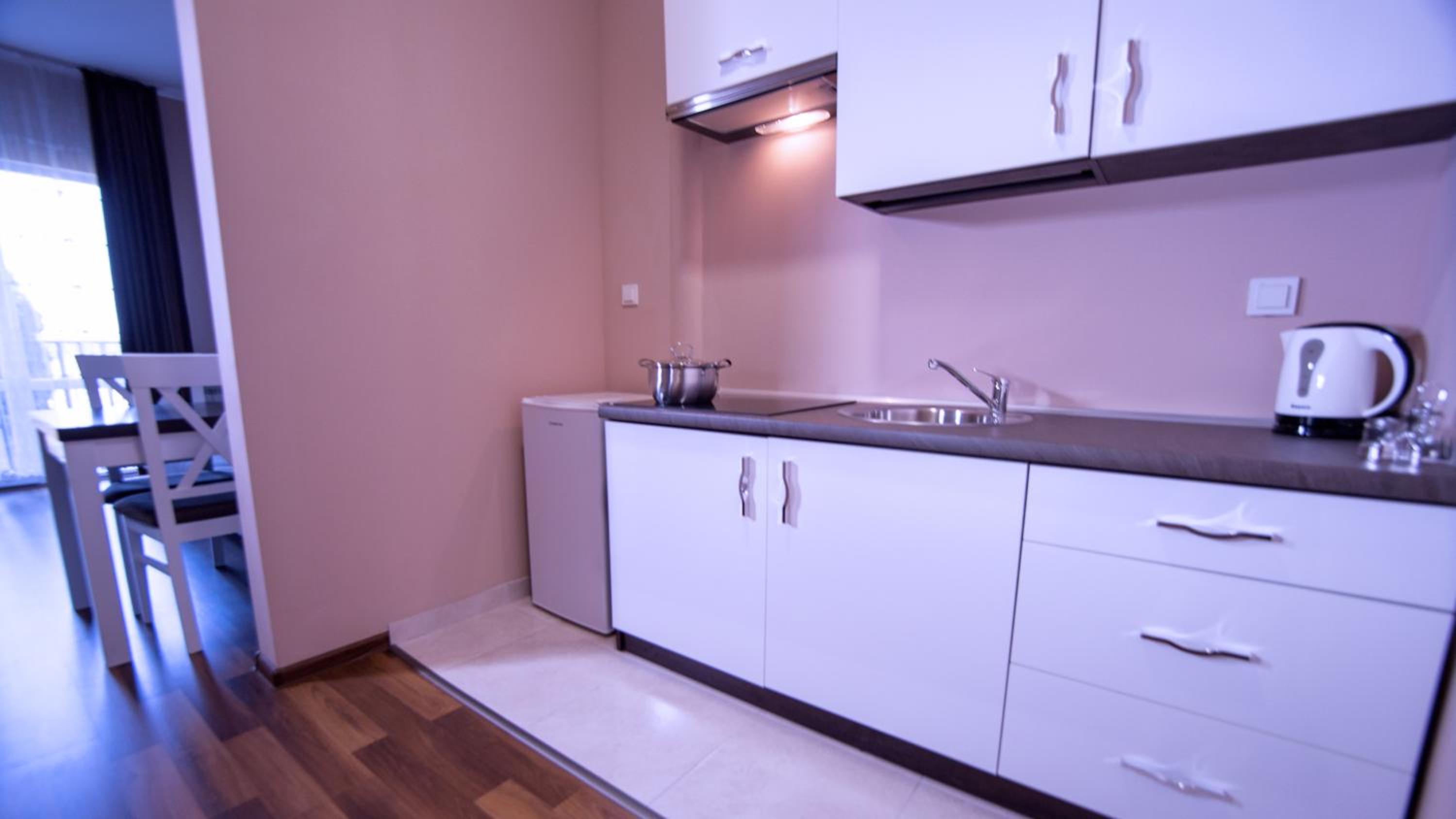 Suite - Photo 3