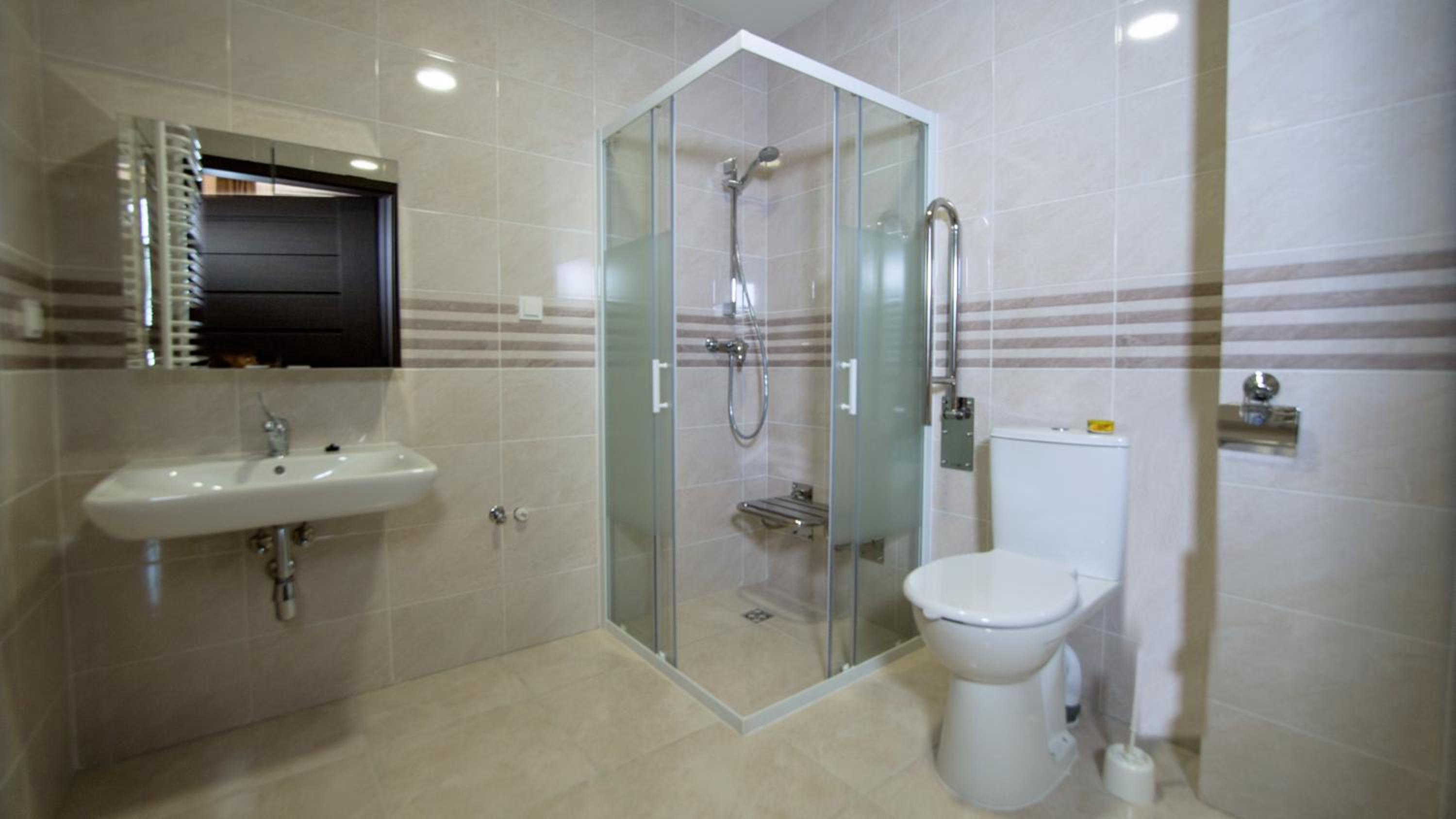 Suite - Photo 8