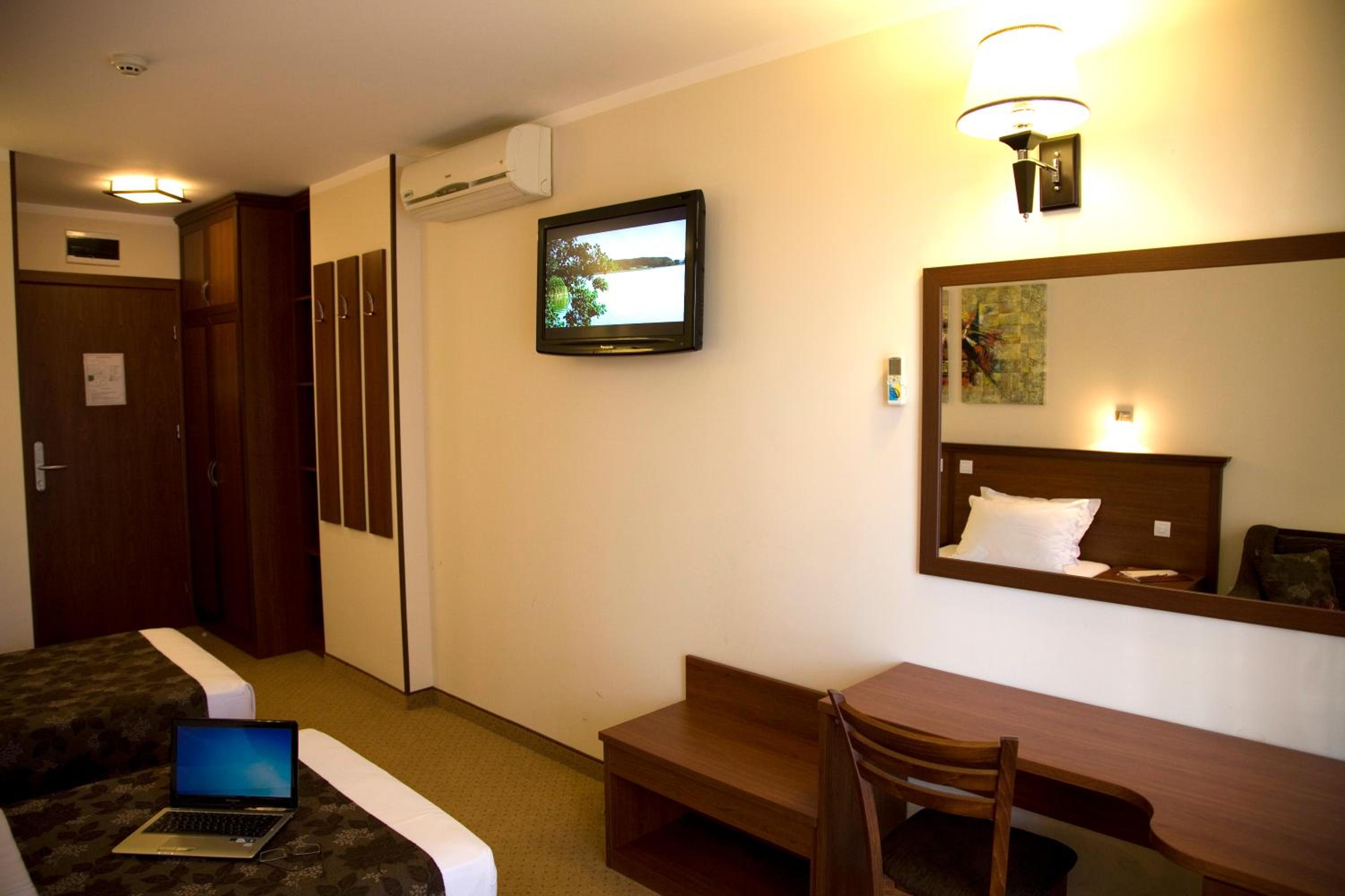 Standard Twin Room - Photo 1