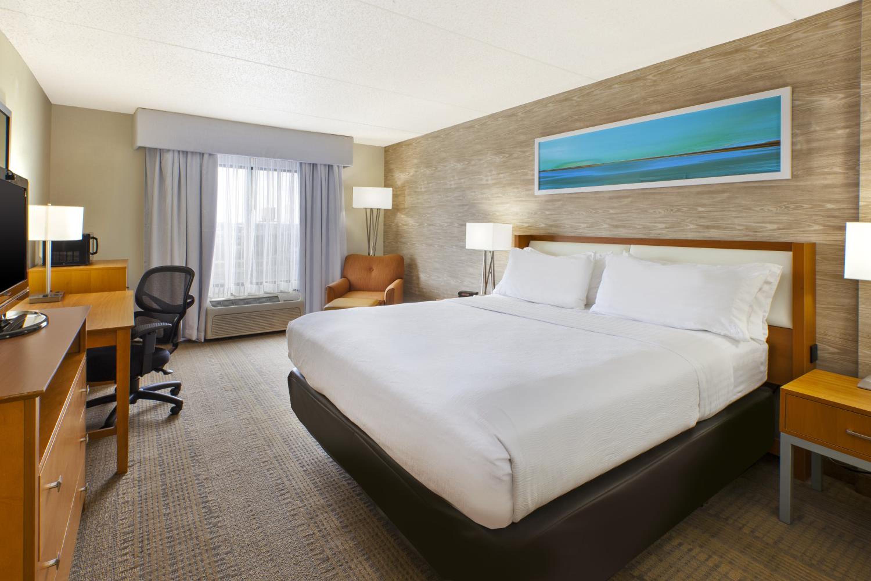 Standard King Room - Photo 3