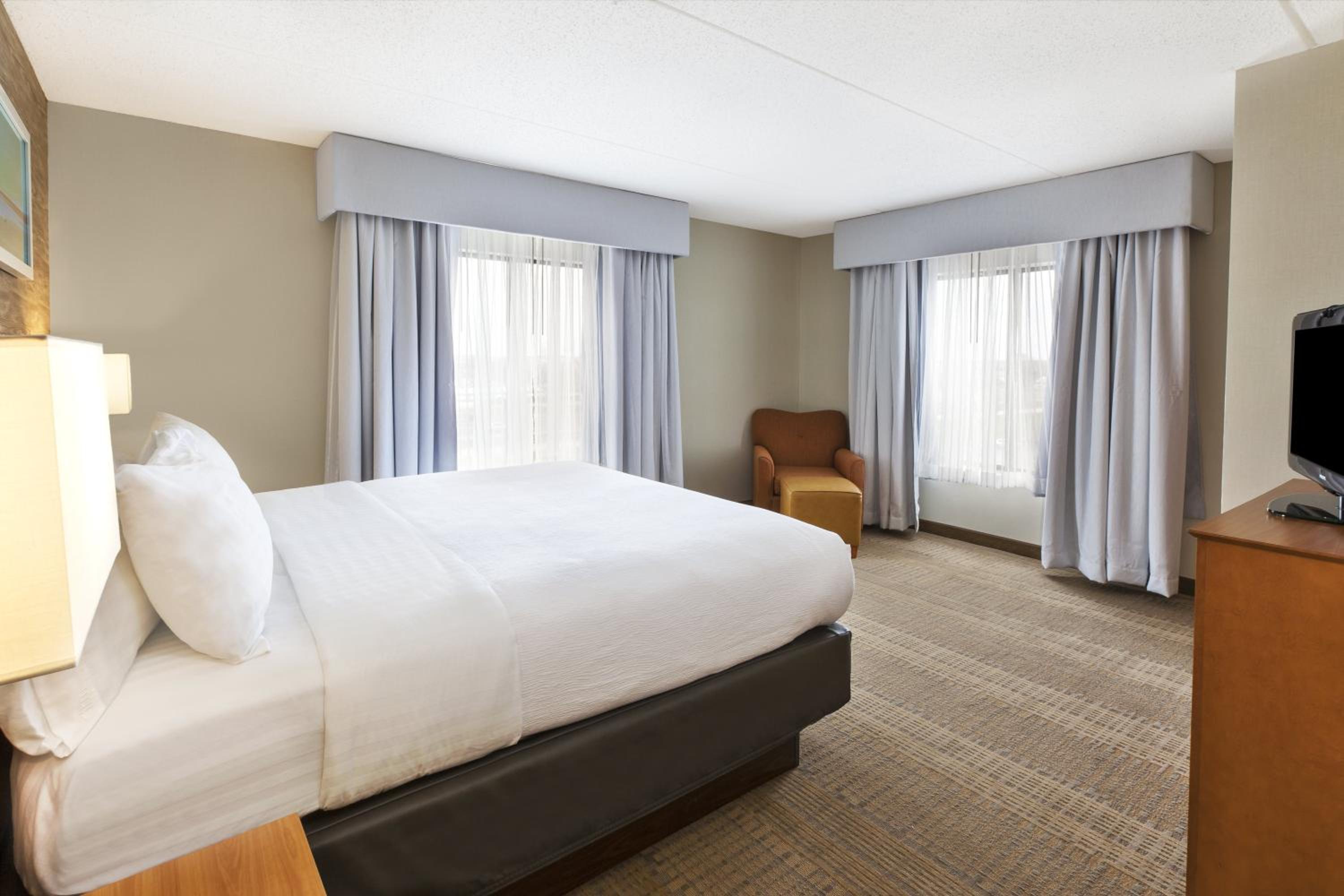 King Suite with Spa Bath - Photo 6