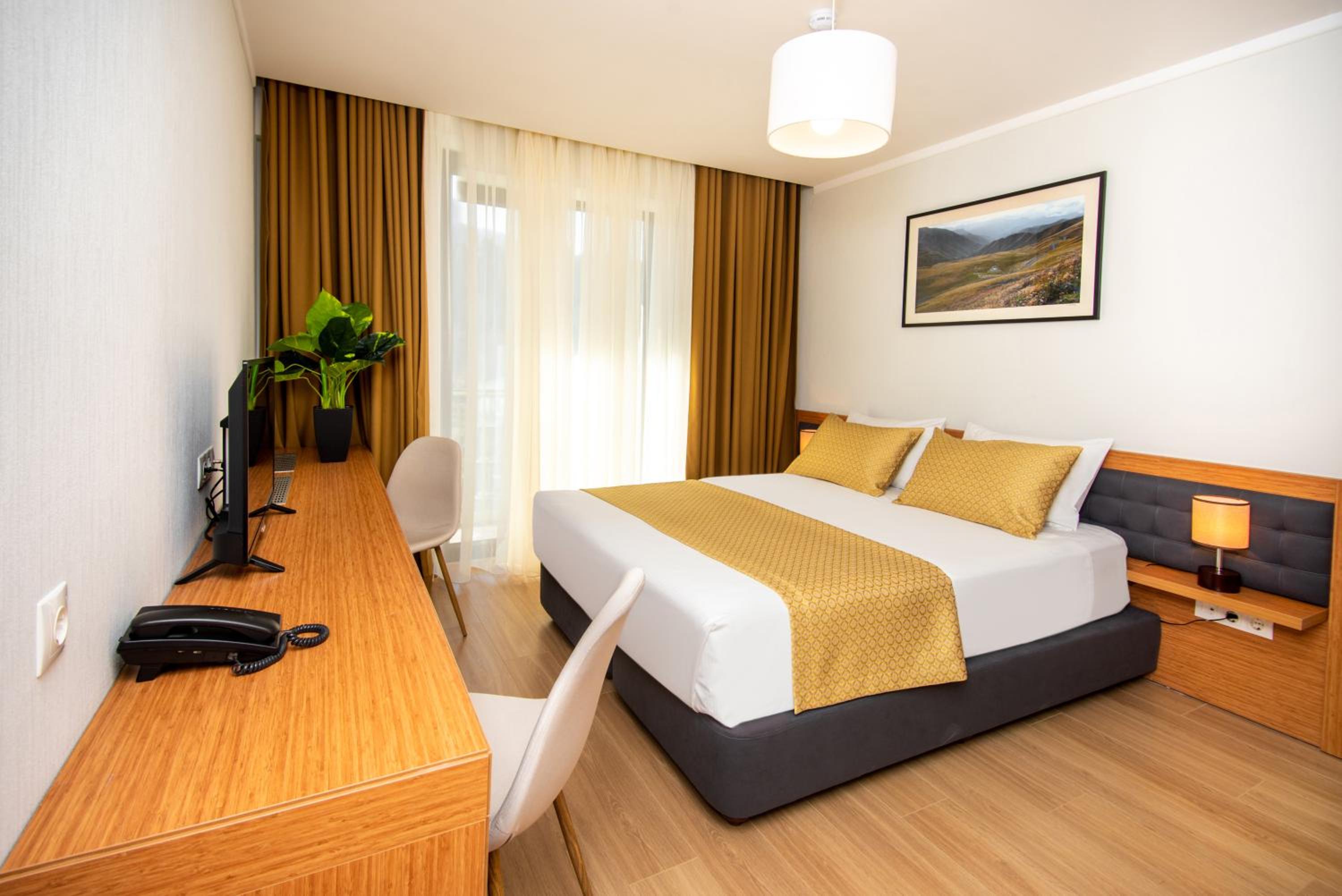 Standard Double Room - Photo 8