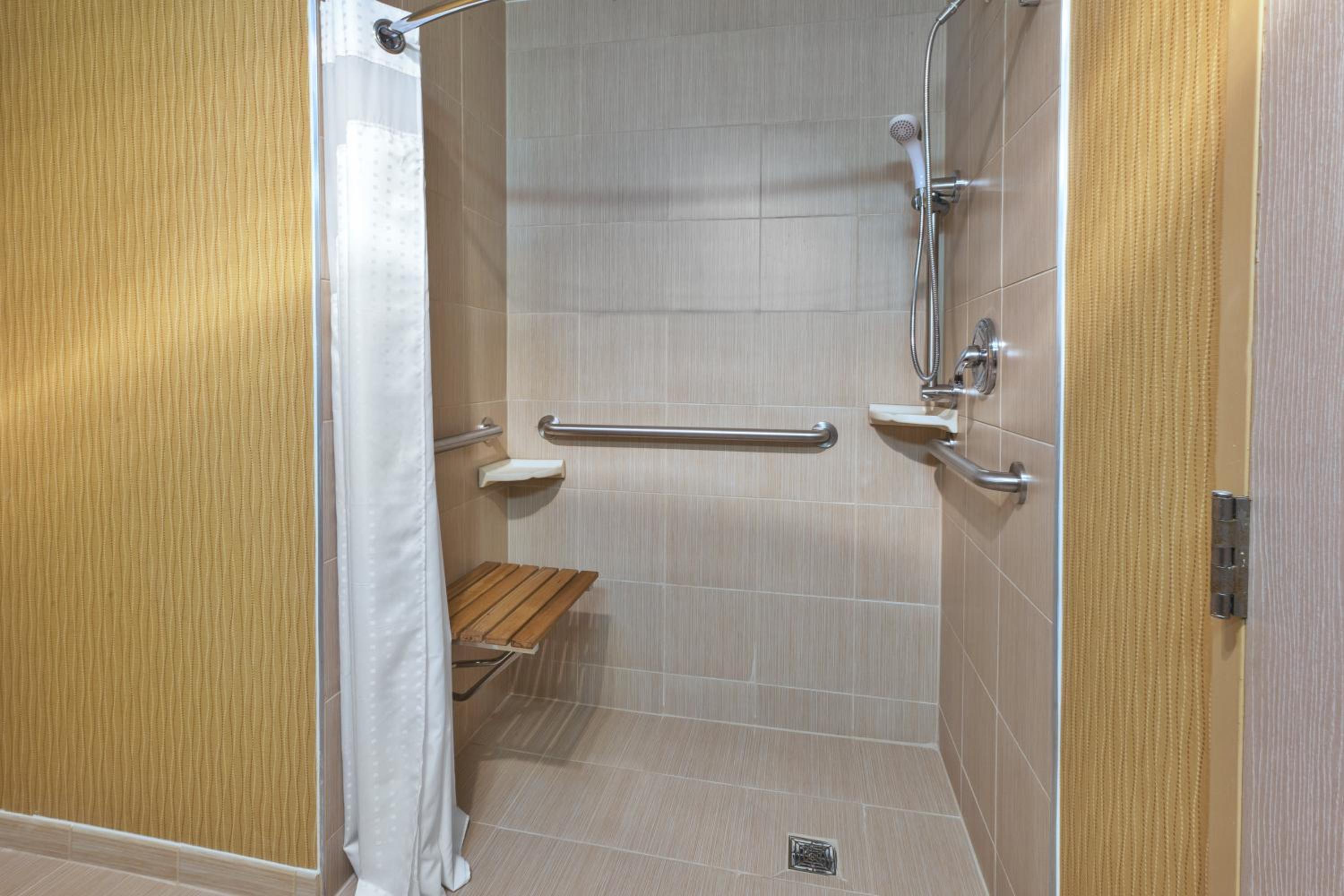 King Suite with Spa Bath - Photo 3