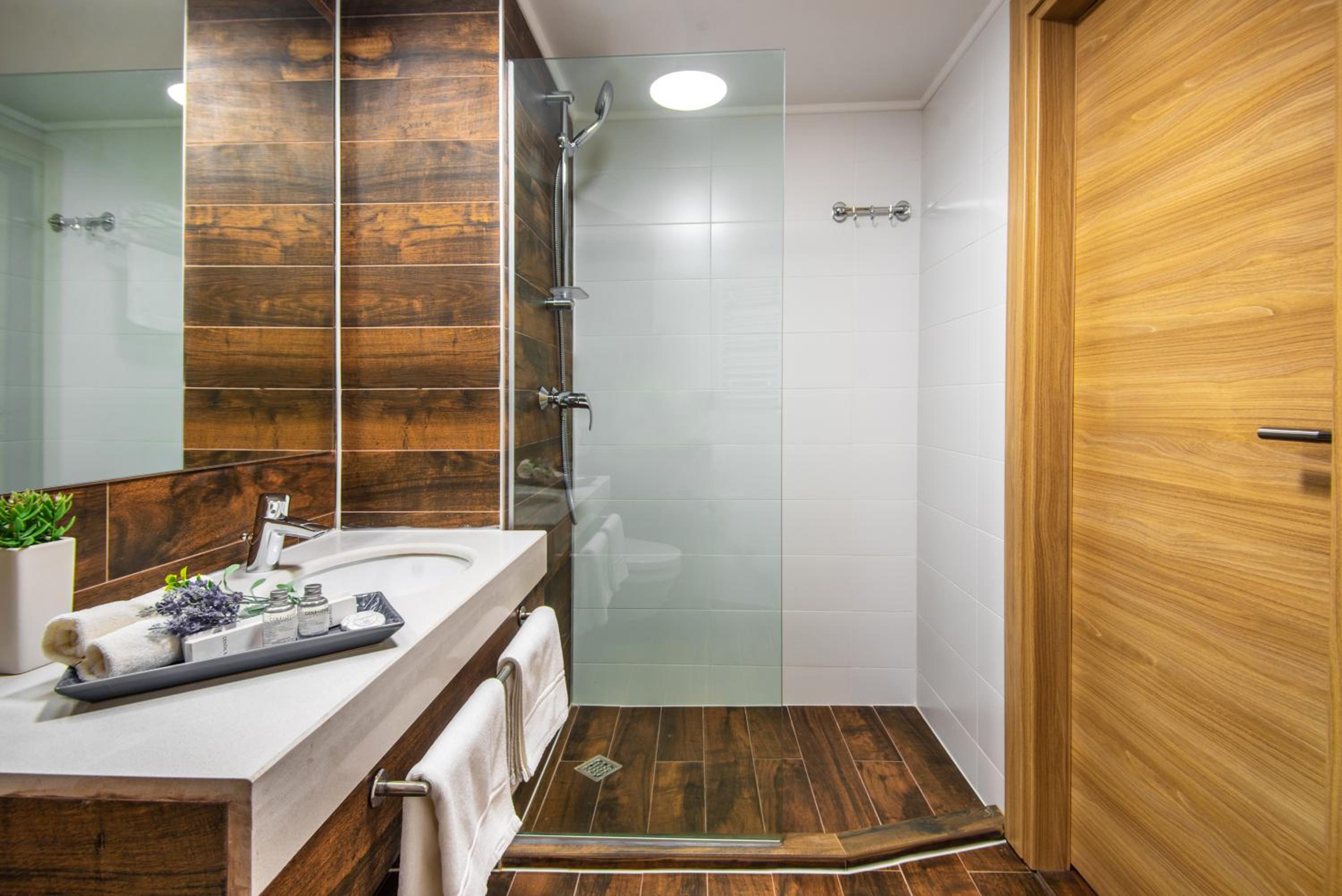 Standard Double Room - Photo 9