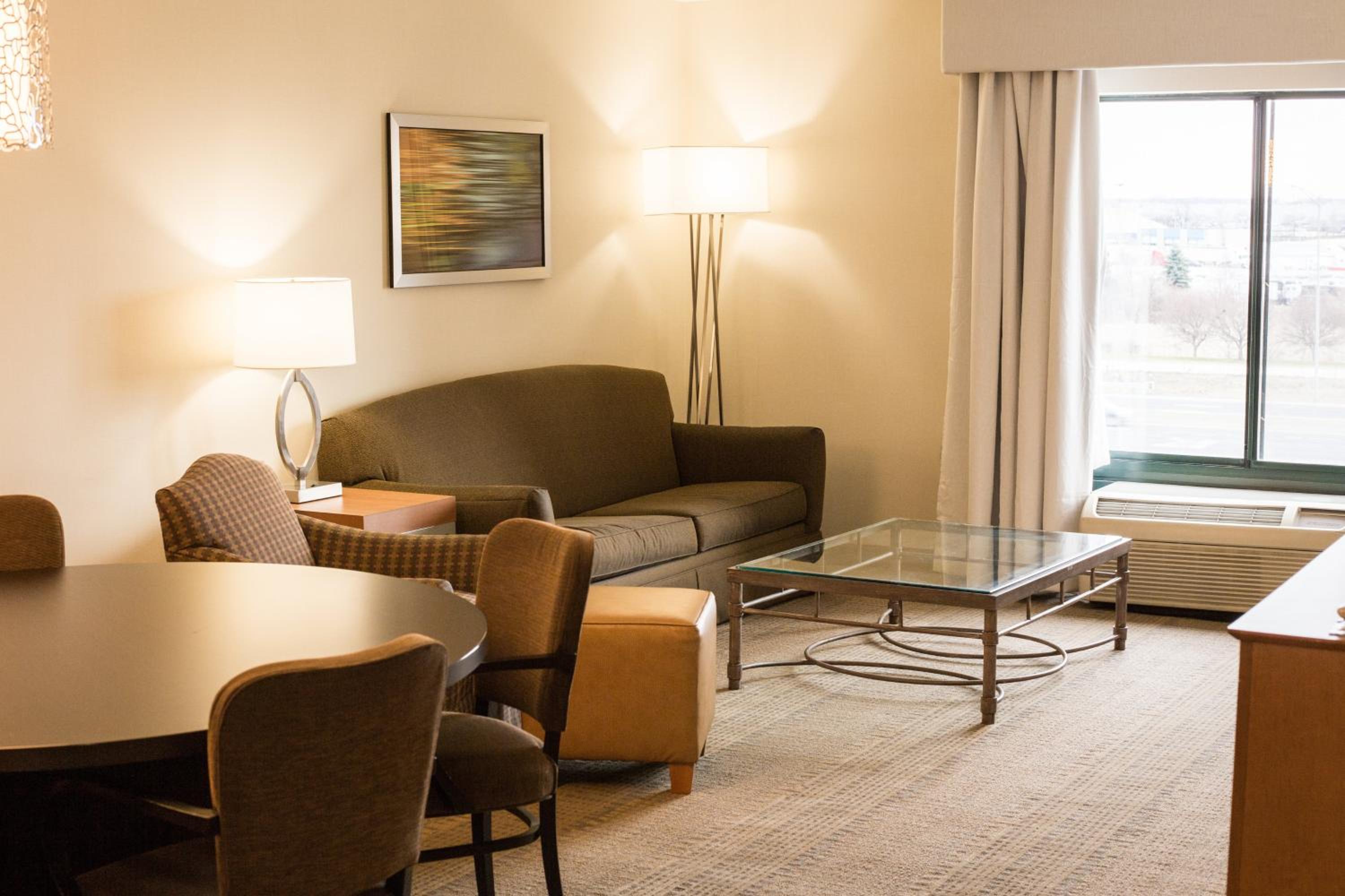 King Suite with Spa Bath - Photo 5