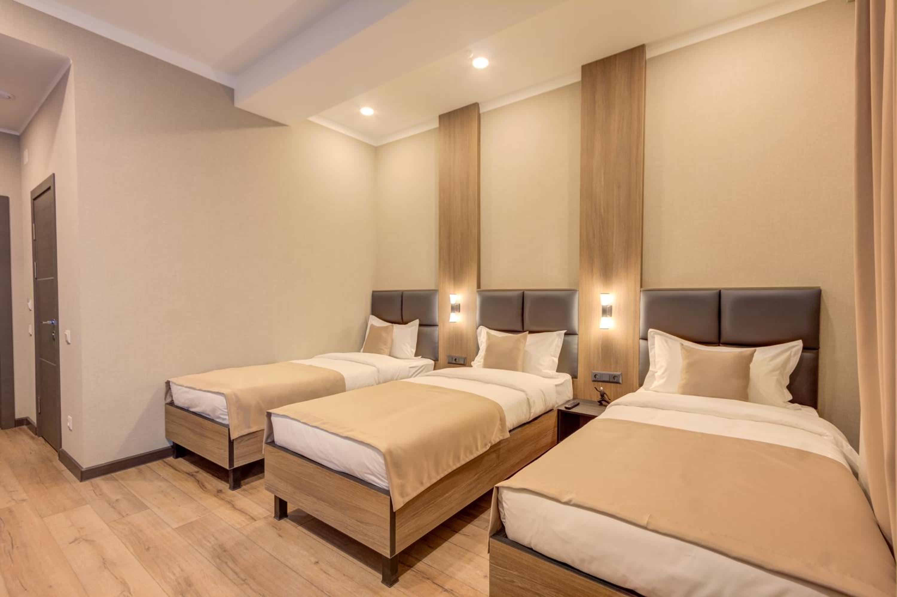Standard Triple Room - Photo 6