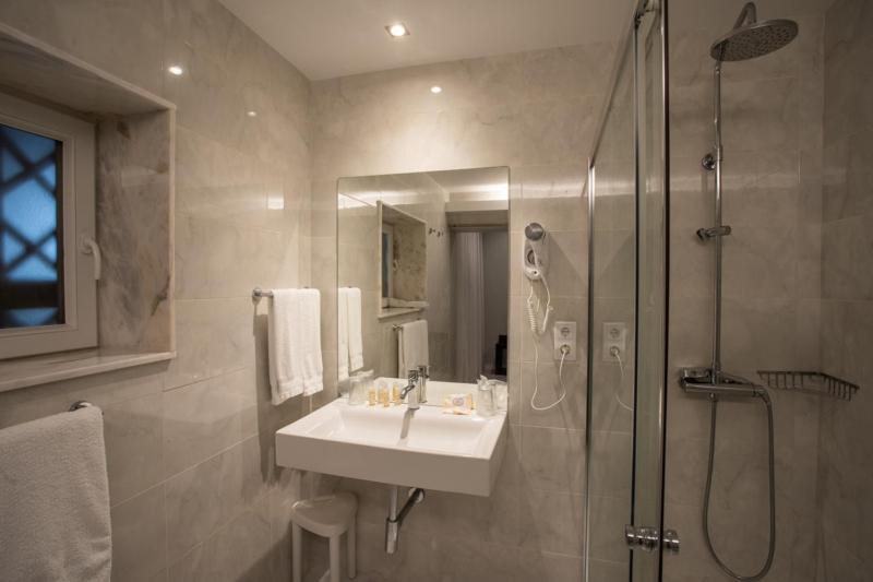 Double Room with Terrace thumbnail 5