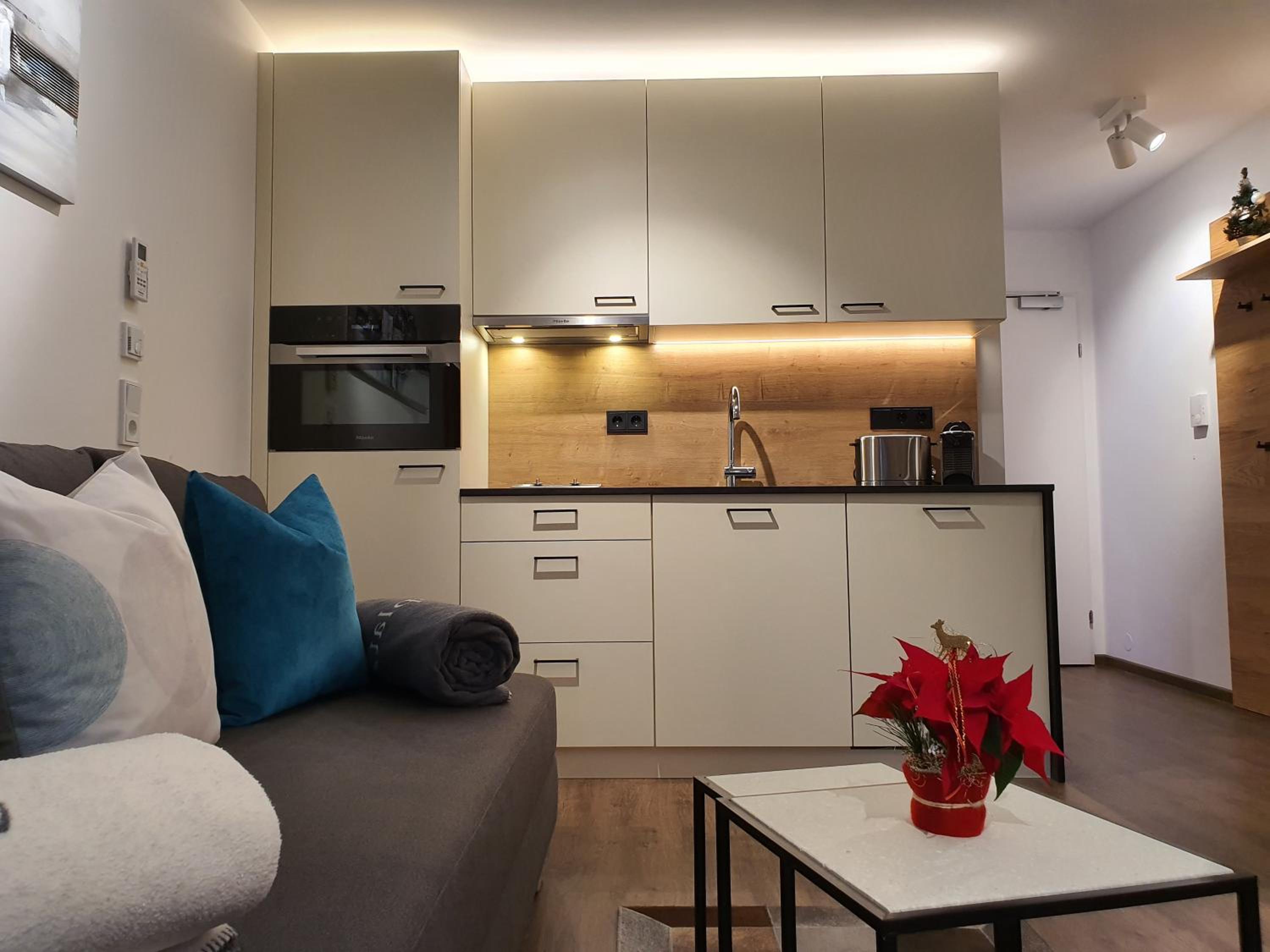 Studio with Balcony - Photo 15