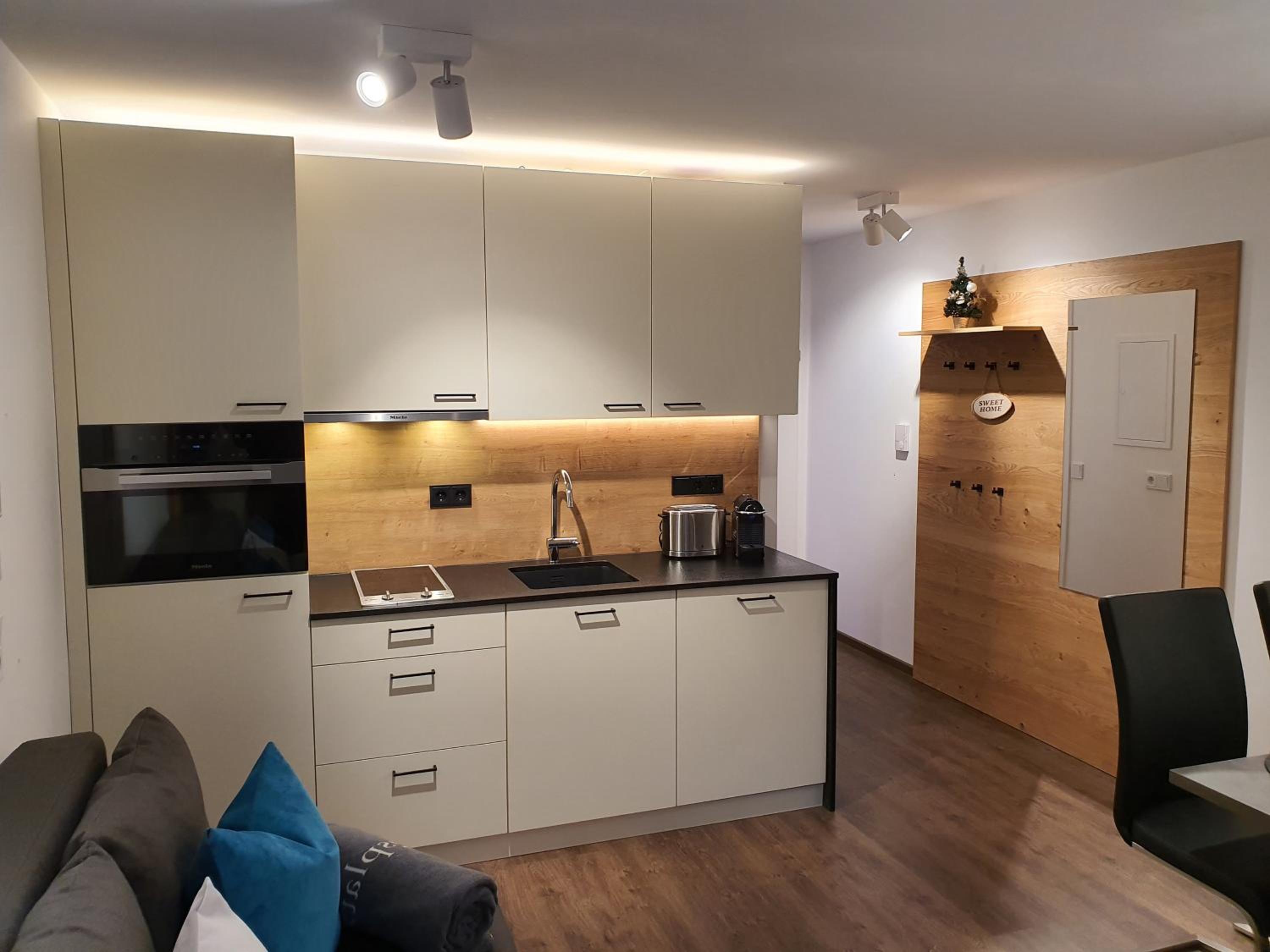 Studio with Balcony - Photo 8